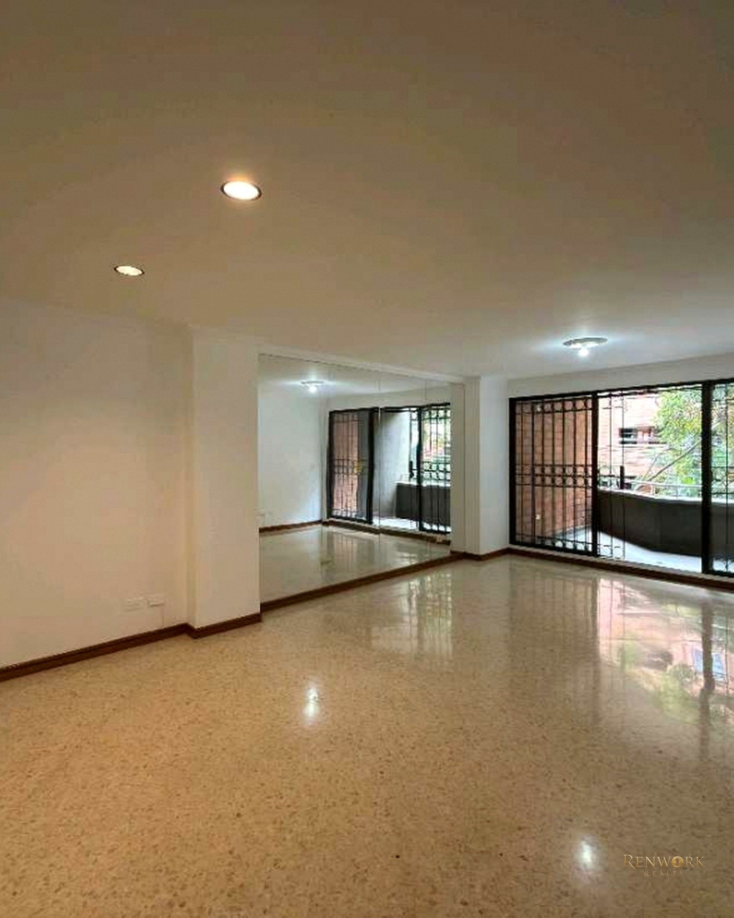 SE VENDE APARTAMENTO EN LAURELES · foto 2