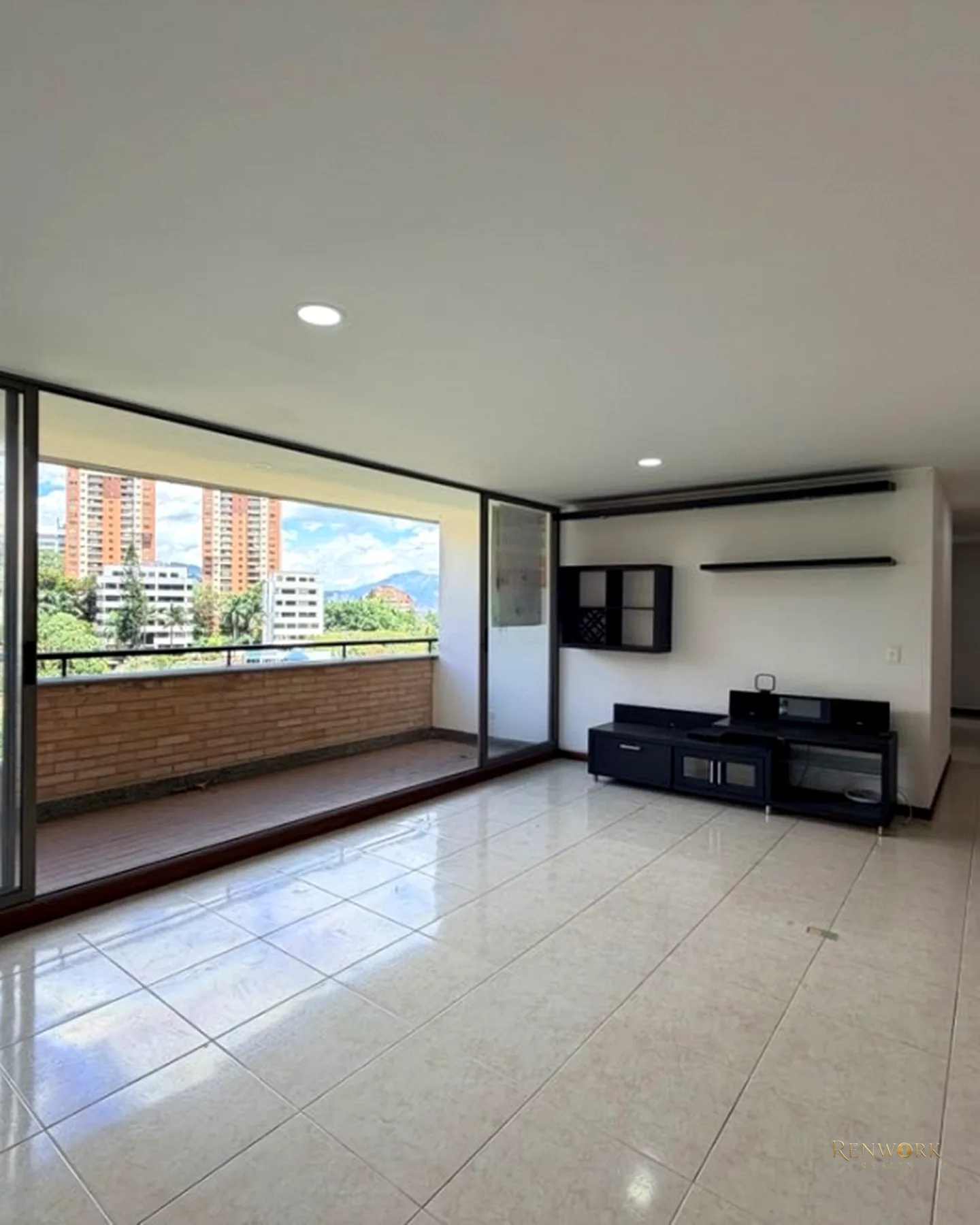 | V E N T A | APARTAMENTO EN EL POBLADO, INFERIOR CON LOS GONZÁLEZ · foto 1