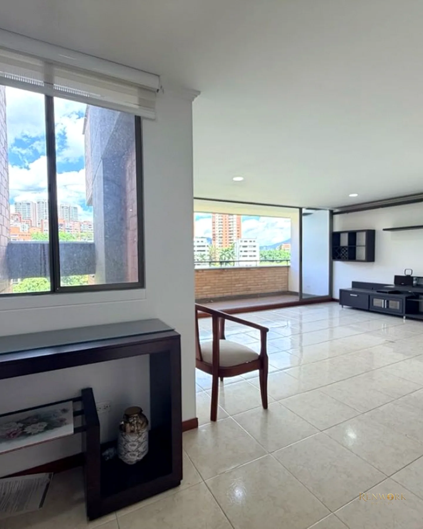 | V E N T A | APARTAMENTO EN EL POBLADO, INFERIOR CON LOS GONZÁLEZ · foto 3