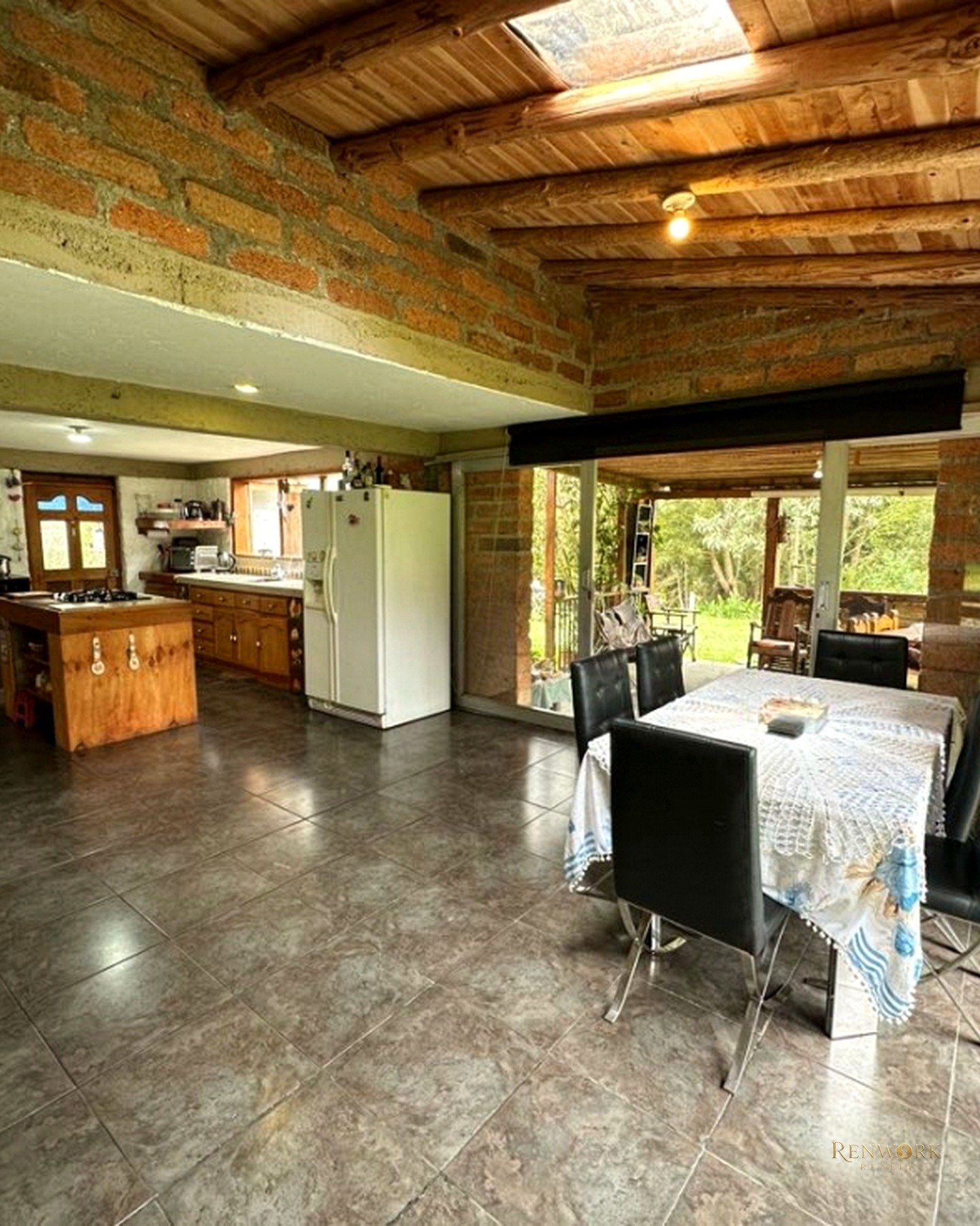 VENDO ACOGEDORA CASA FINCA EN SANTA ELENA · foto 1
