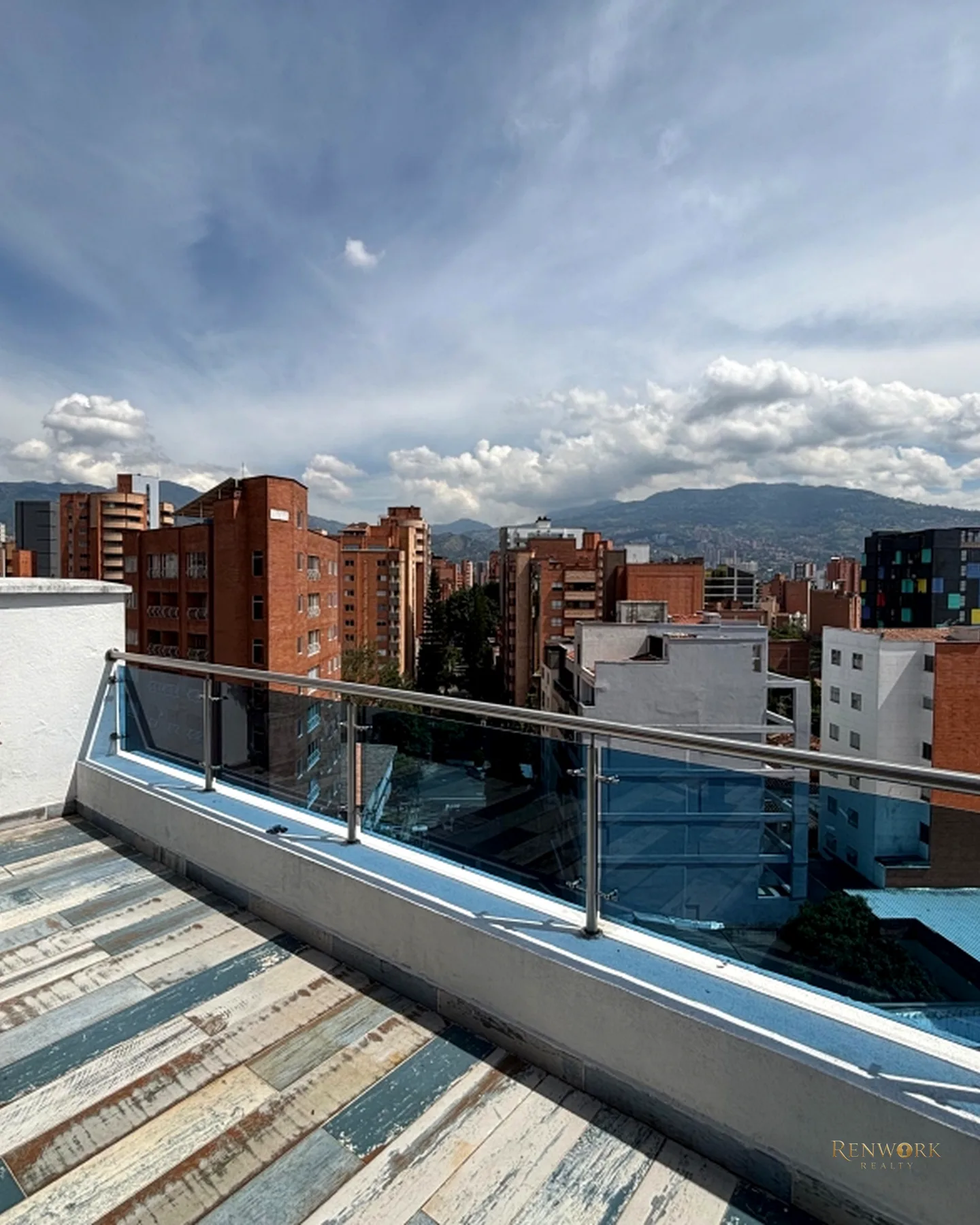 VENDO APARTAMENTO DÚPLEX DE LUJO EN LAURELES CON TERRAZA PRIVADA · foto 4