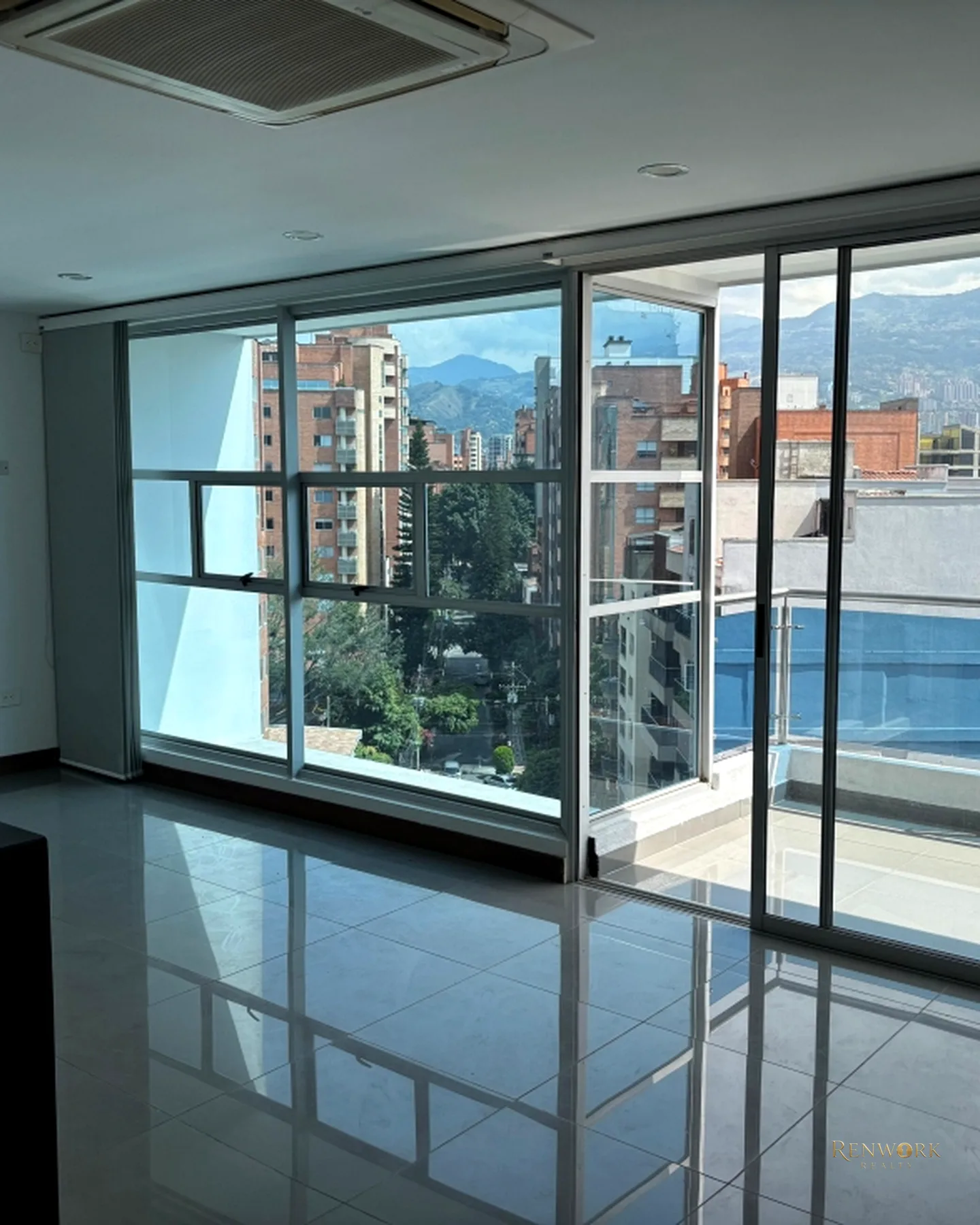 VENDO APARTAMENTO DÚPLEX DE LUJO EN LAURELES CON TERRAZA PRIVADA · foto 1