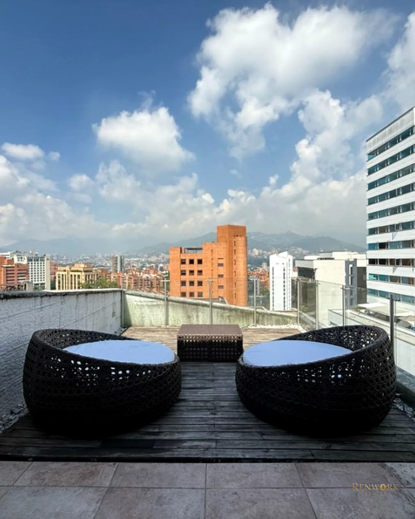 VENDO APARTAMENTO EN EL POBLADO, MILLA DE ORO · foto 5