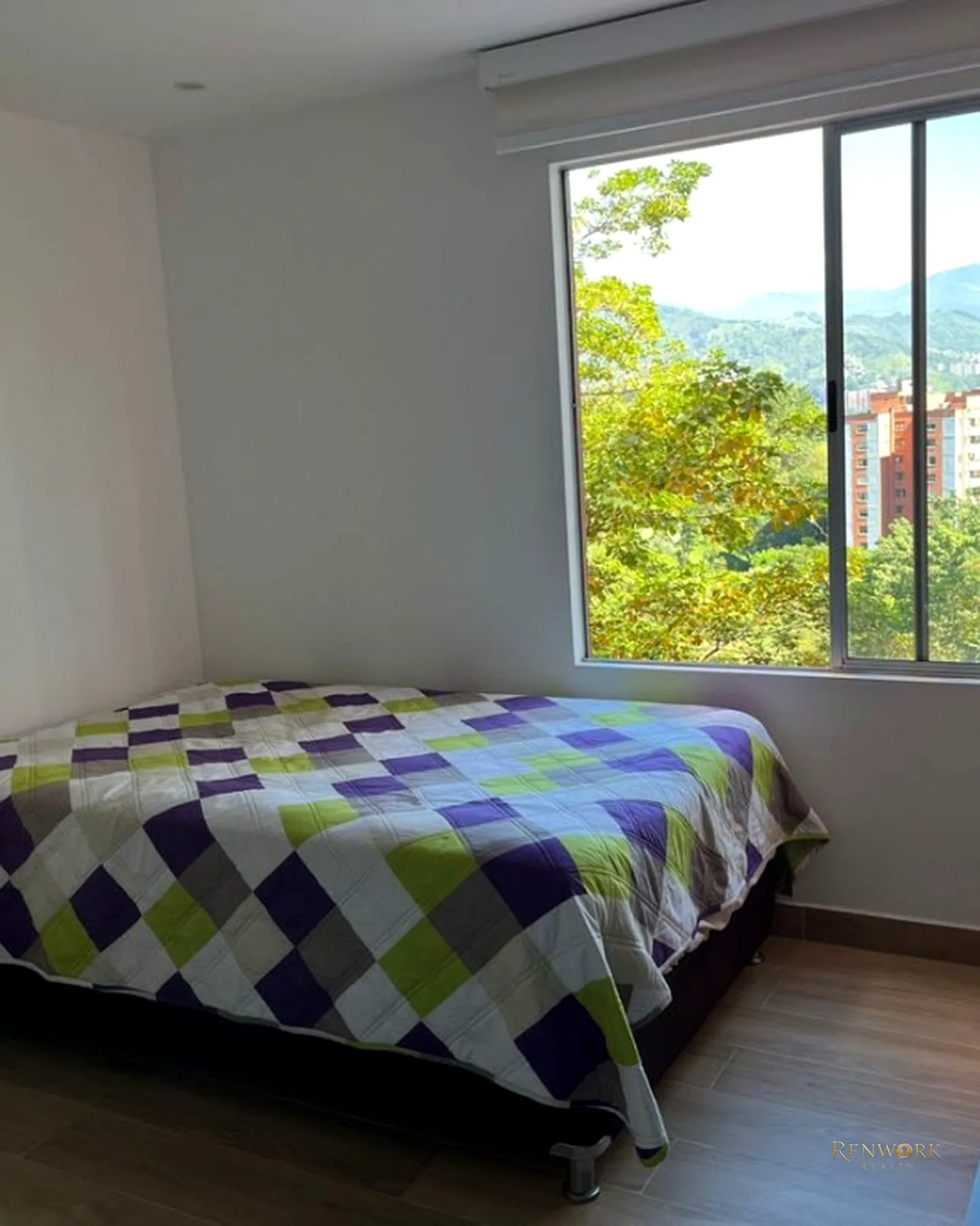VENDO APARTAMENTO ENVIGADO ESMERALDAL REMODELADO AMPLIO ILUMINADO · foto 8
