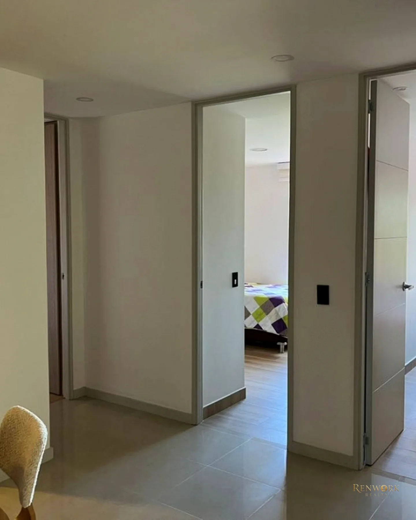 VENDO APARTAMENTO ENVIGADO ESMERALDAL REMODELADO AMPLIO ILUMINADO · foto 4
