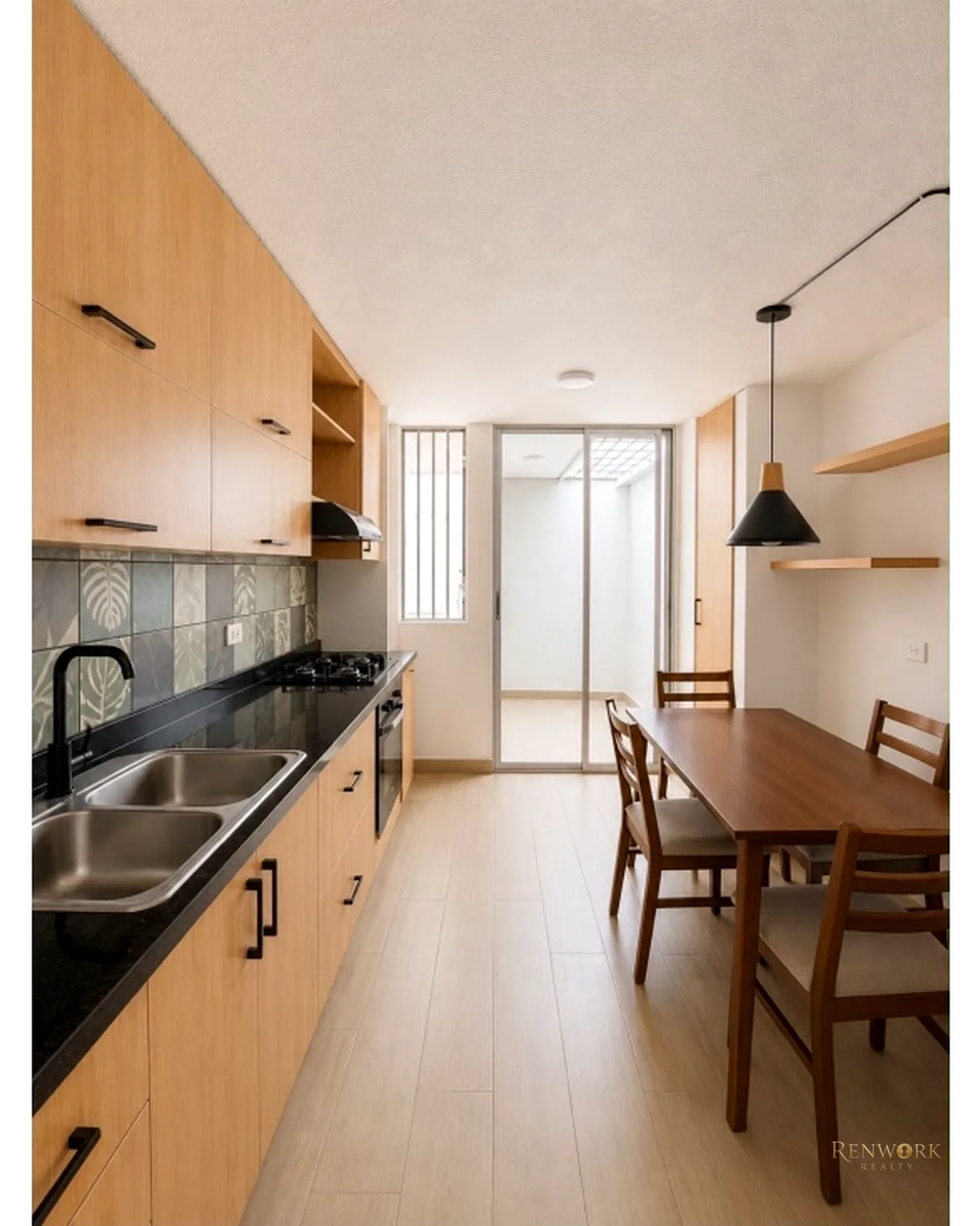 VENDO APARTAMENTO REMODELADO EN LAURELES CON COLEGA · foto 4