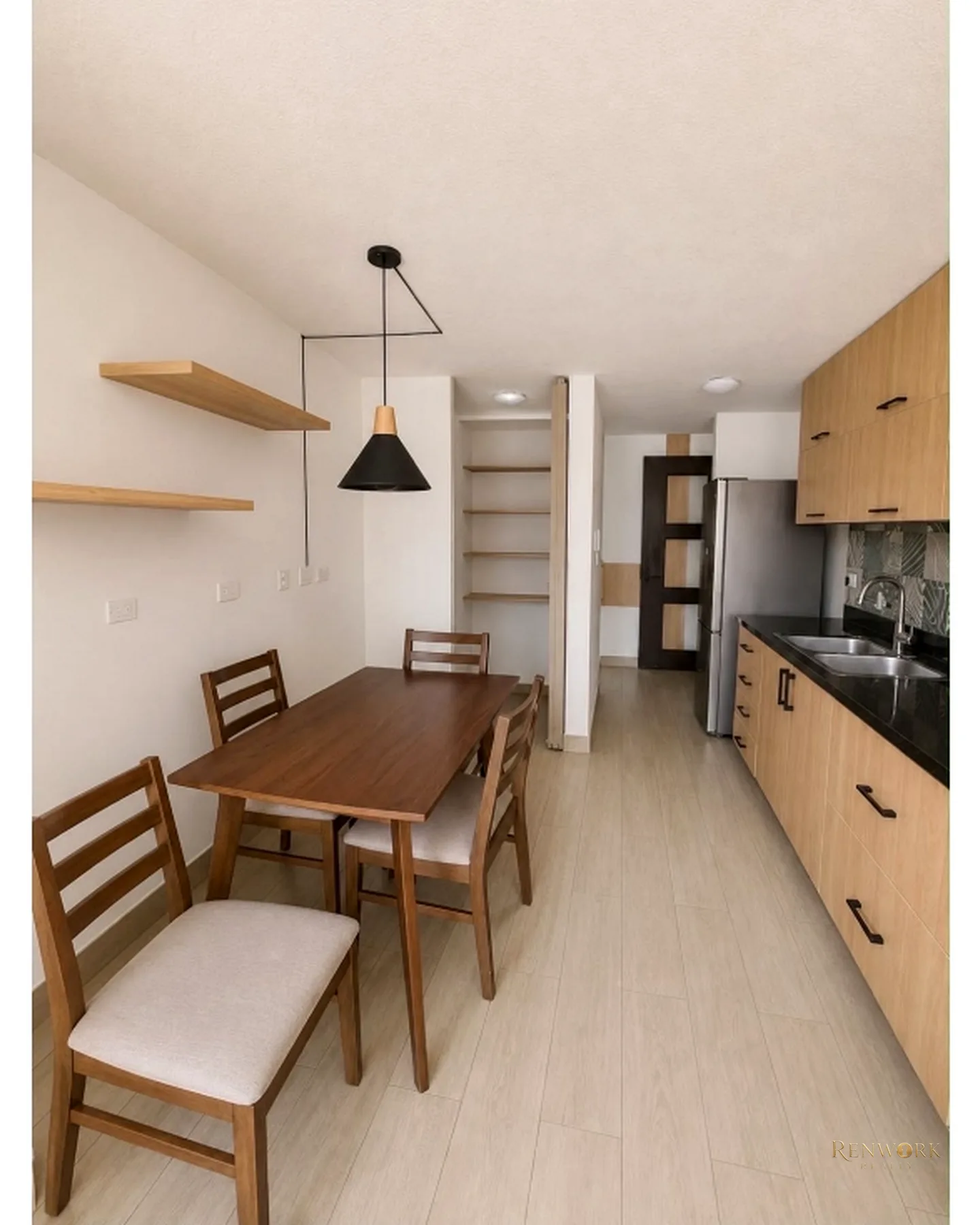 VENDO APARTAMENTO REMODELADO EN LAURELES CON COLEGA · foto 5