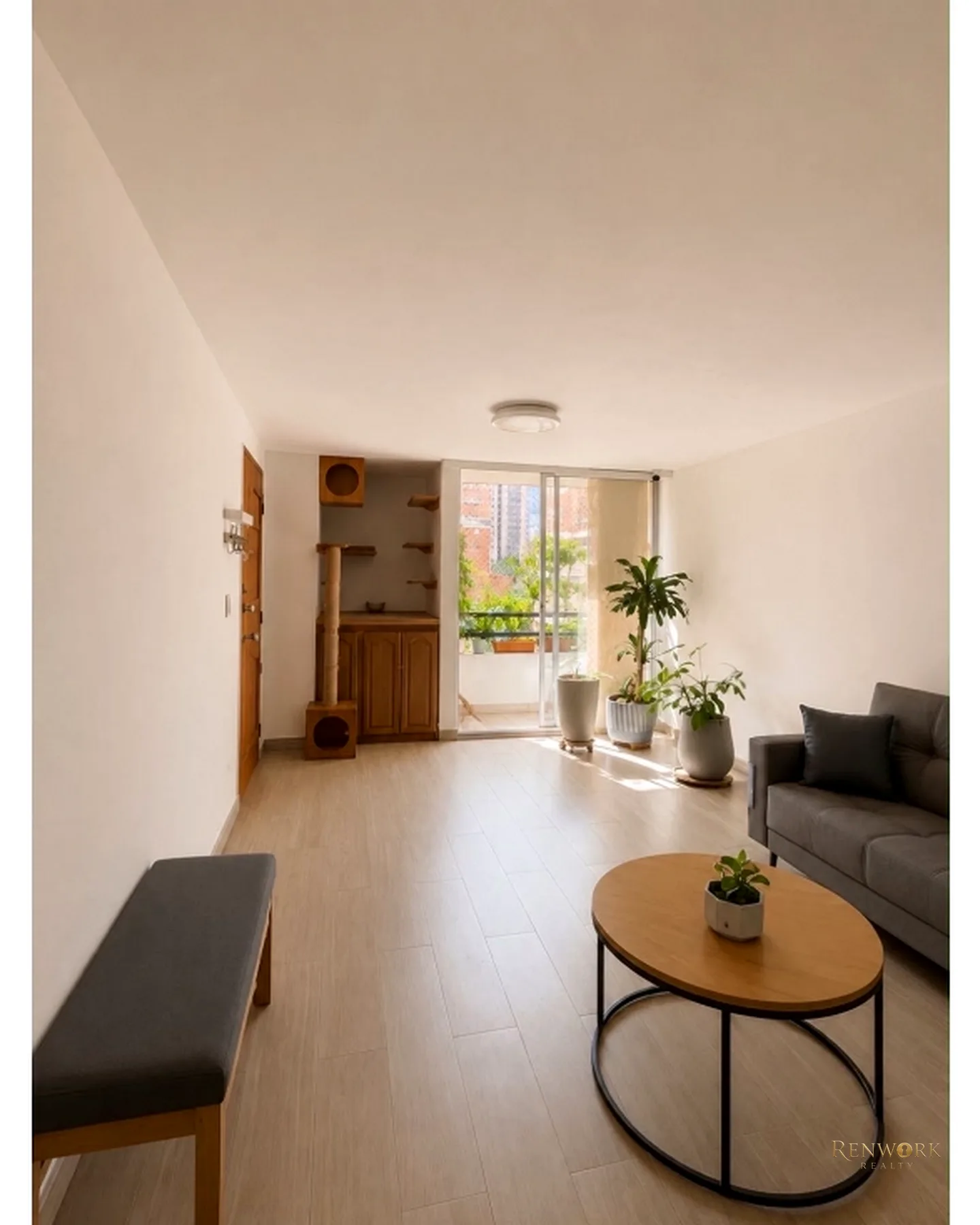 VENDO APARTAMENTO REMODELADO EN LAURELES CON COLEGA · foto 2