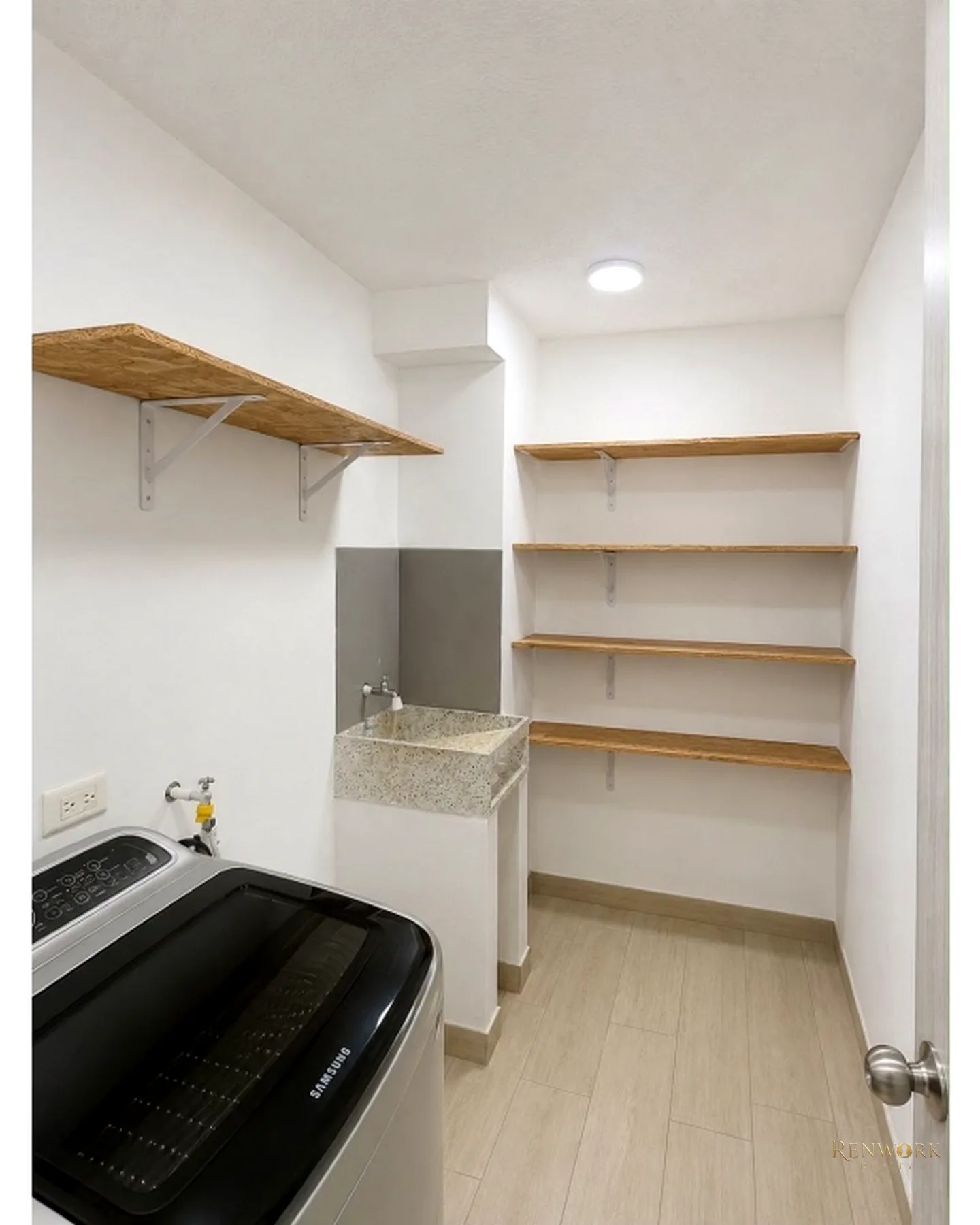VENDO APARTAMENTO REMODELADO EN LAURELES CON COLEGA · foto 13