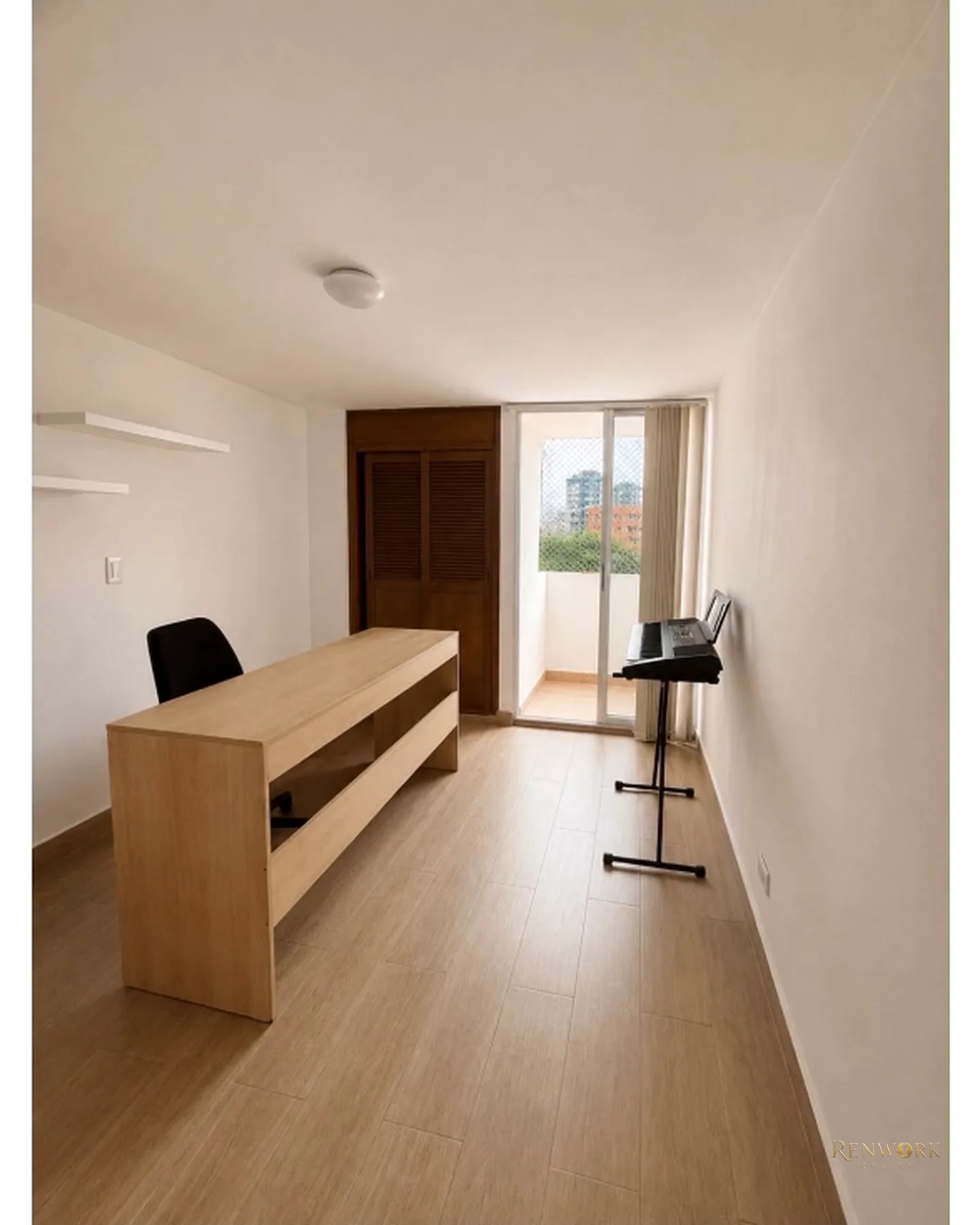 VENDO APARTAMENTO REMODELADO EN LAURELES CON COLEGA · foto 11