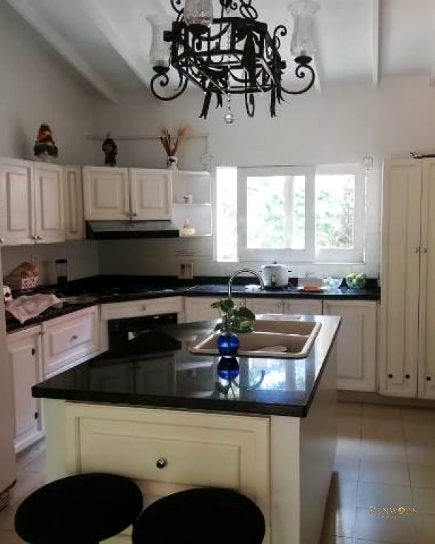 VENDO CASA LOTE CON PISCINA CERCA AL PARQUE LLERAS 1050 M2 · foto 3