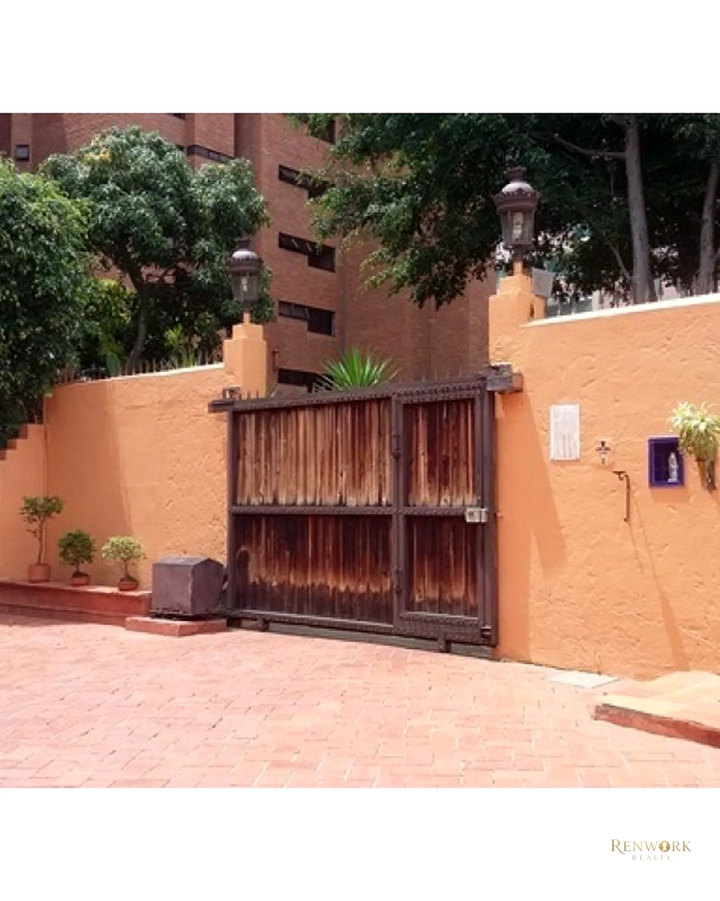 VENDO CASA LOTE CON PISCINA CERCA AL PARQUE LLERAS 1050 M2 · foto 10