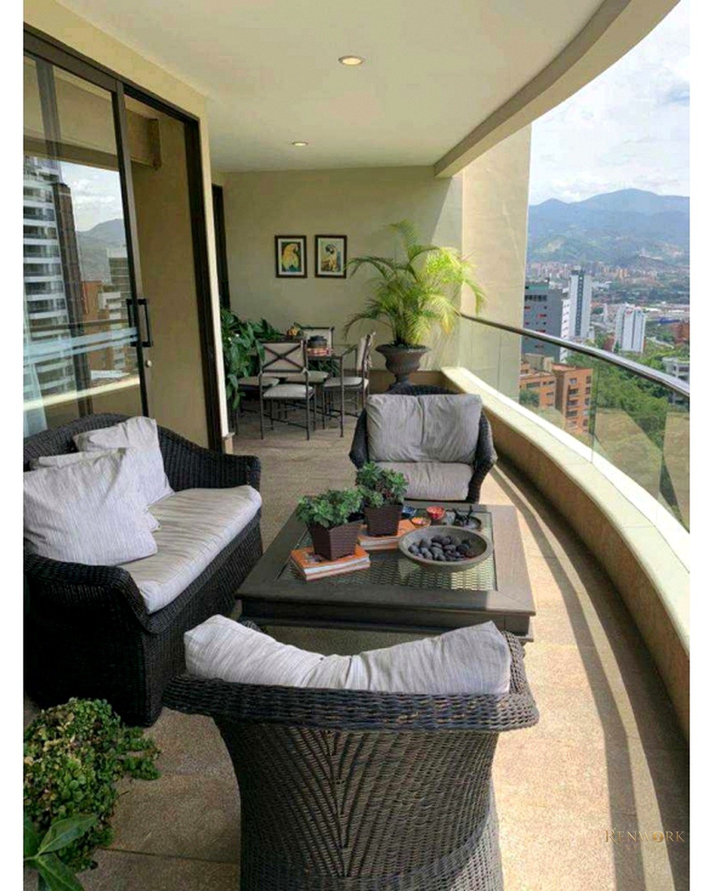 VENDO ESPECTACULAR APARTAMENTO EN EL POBLADO · foto 3