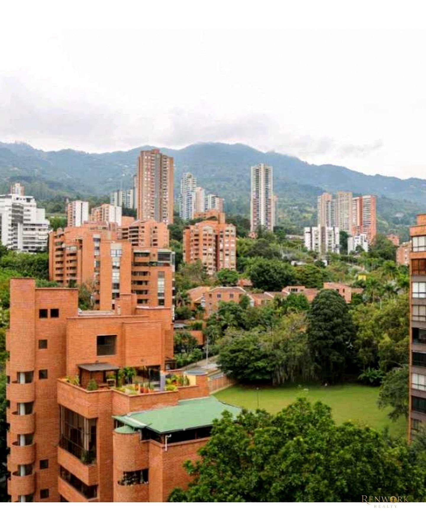 Vista de VENDO EXCELENTE APARTAMENTO POBLADO CERCA TESORO. RENTAS CORTAS