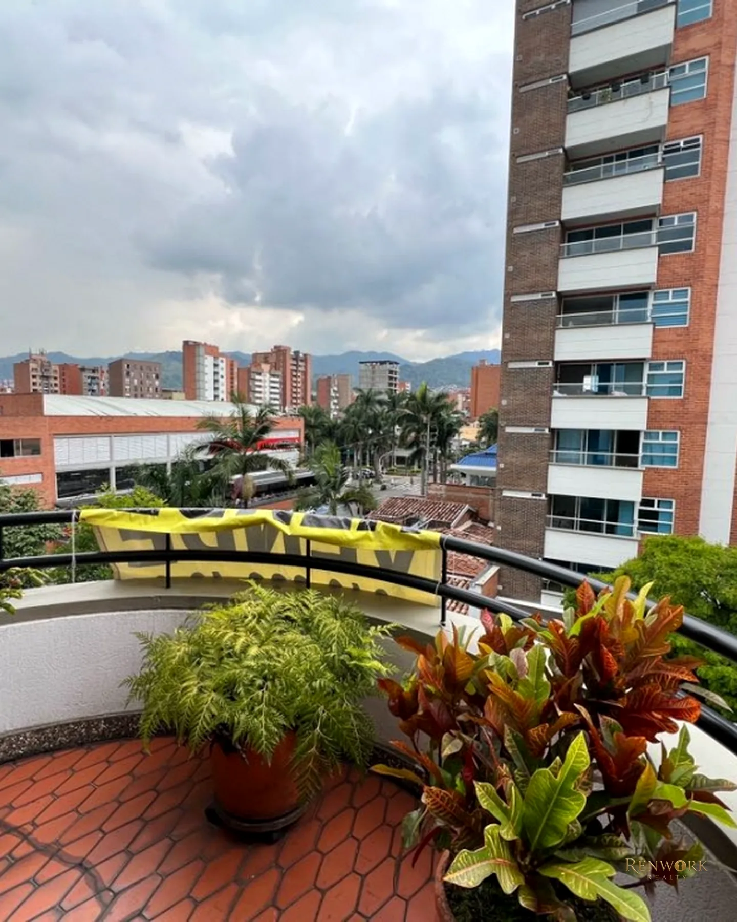 VENTA AMPLIO APARTAMENTO DUPLEX LAURELES MEDELLÍN 264,39 MTS2 · foto 20
