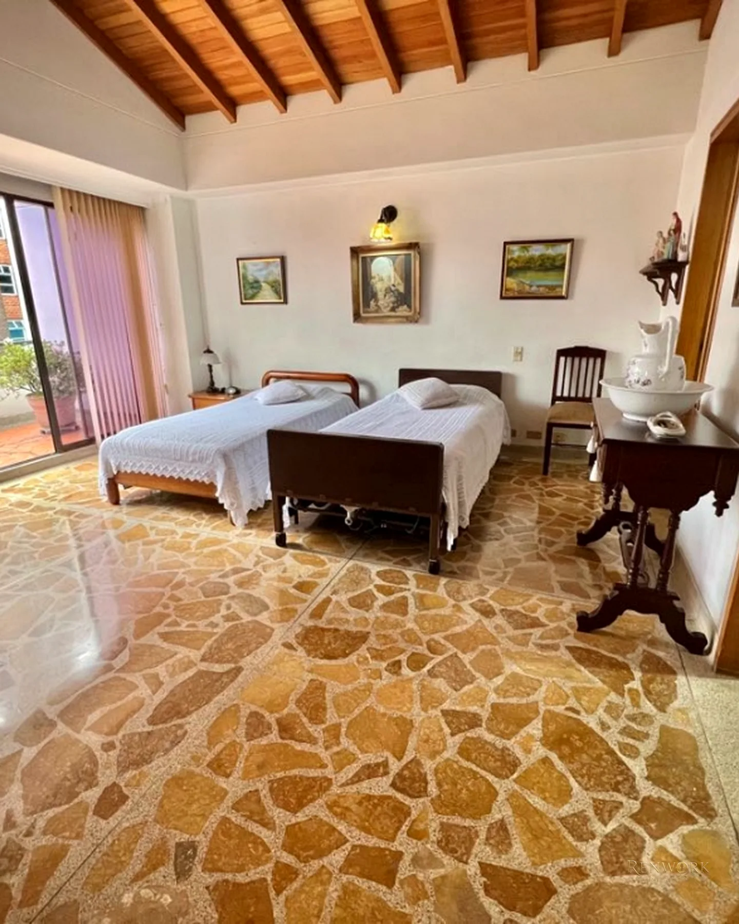 VENTA AMPLIO APARTAMENTO DUPLEX LAURELES MEDELLÍN 264,39 MTS2 · foto 9