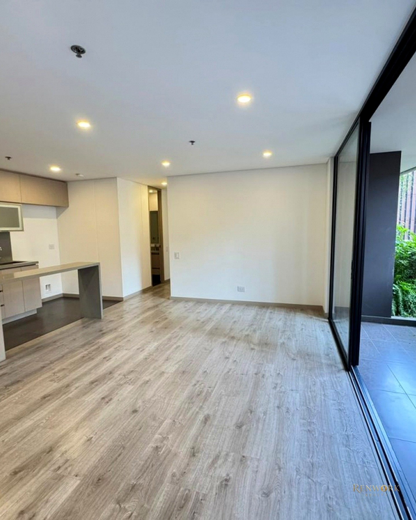 VENTA APARTAMENTO ALTOS DEL POBLADO, PISO ALTO. · foto 3