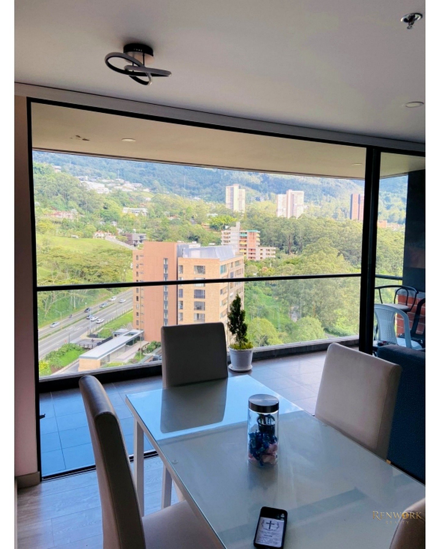 VENTA APARTAMENTO ALTOS DEL POBLADO, VISTA ABIERTA, PISO ALTO. · foto 1