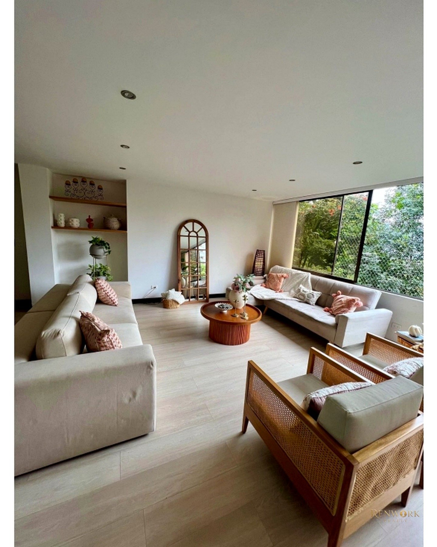 Vista de VENTA - APARTAMENTO CERCA A EL TESORO DE 220 M² EL POBLADO-MEDELLÍN