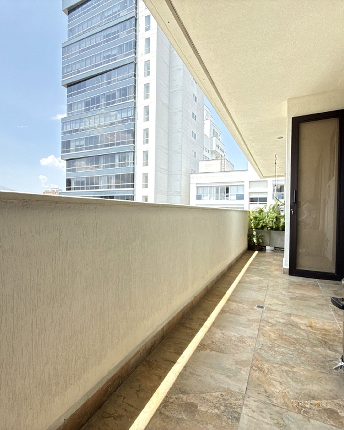 VENTA APARTAMENTO DE GRAN FORMATO CERCA A LA AVENIDA DEL POBLADO · foto 6