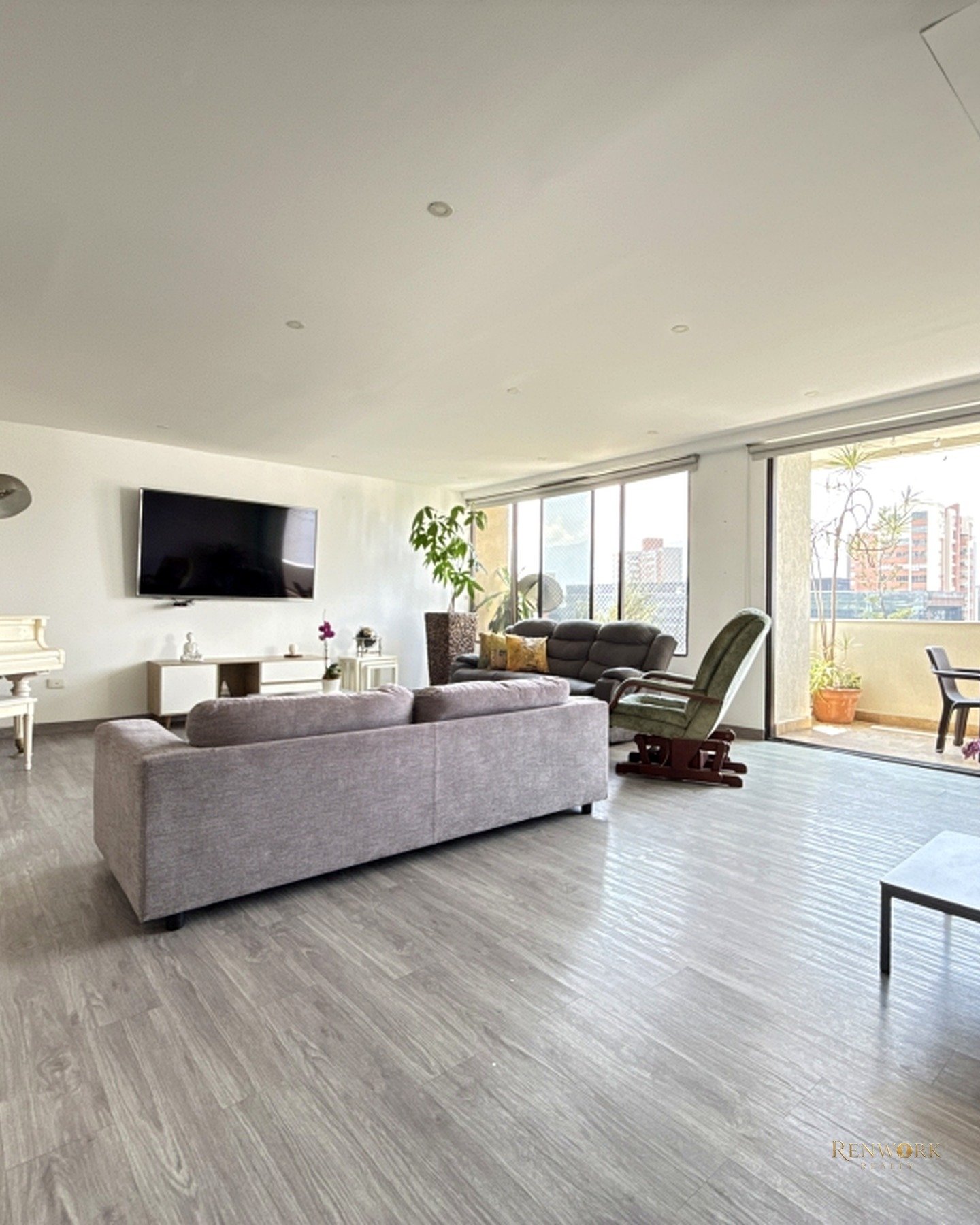 Vista de VENTA APARTAMENTO DE GRAN FORMATO CERCA A LA AVENIDA DEL POBLADO