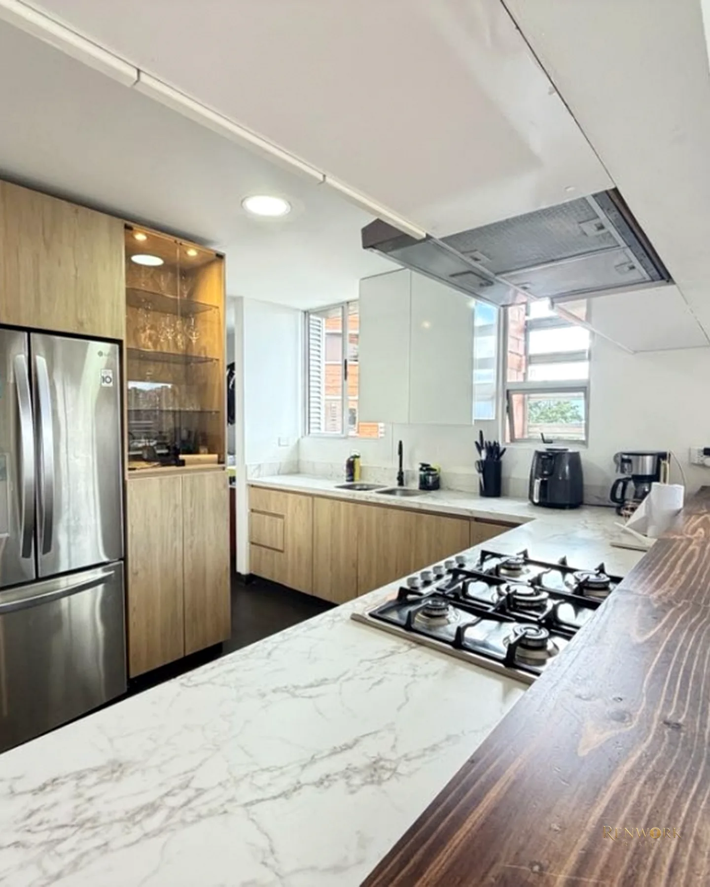VENTA APARTAMENTO DUPLEX CON TERRAZA, REMODELADO, CERCA AL TESORO 🥰 · foto 2