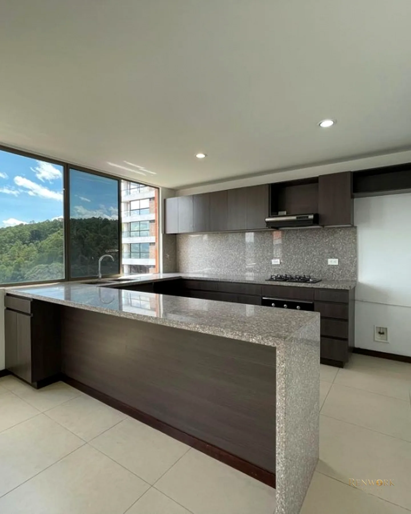 VENTA APARTAMENTO DUPLEX EN ALTOS DEL POBLADO PENT-HOUSE · foto 3