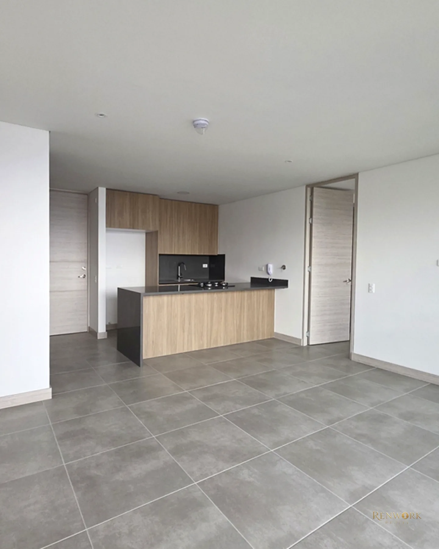 VENTA APARTAMENTO EL POBLADO CERCA AL TESORO, PARA ESTRENAR. PISO ALTO · foto 3