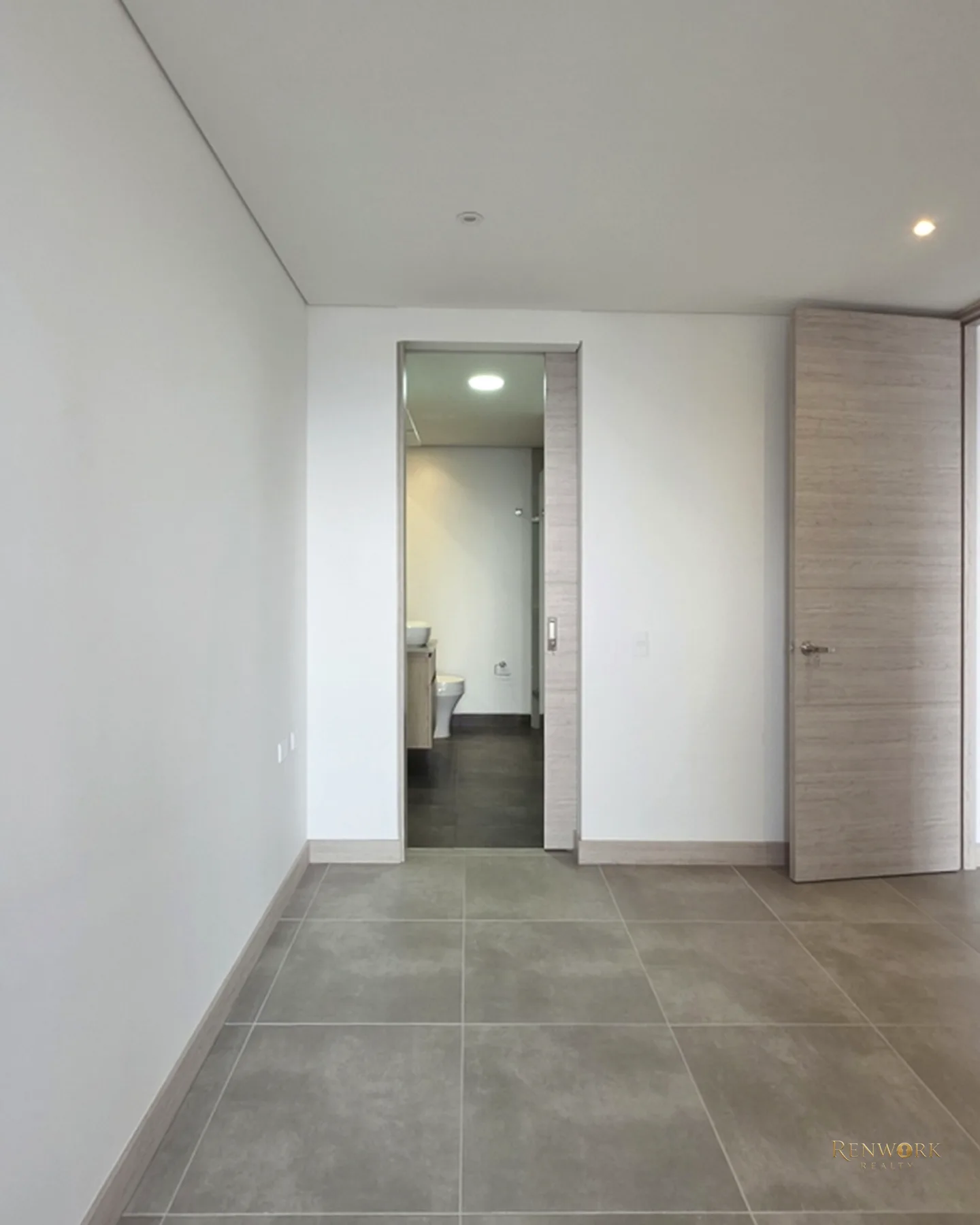 VENTA APARTAMENTO EL POBLADO CERCA AL TESORO, PARA ESTRENAR. PISO ALTO · foto 11