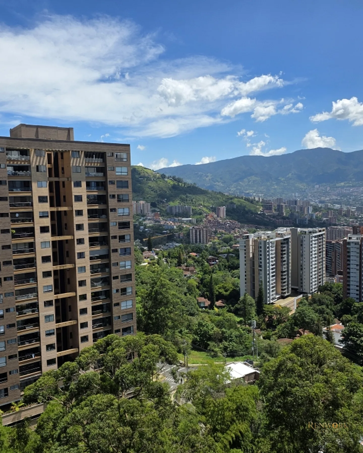 VENTA APARTAMENTO EN ENVIGADO, LOMA DE LAS BRUJAS. MODERNO. PISO ALTO · foto 18