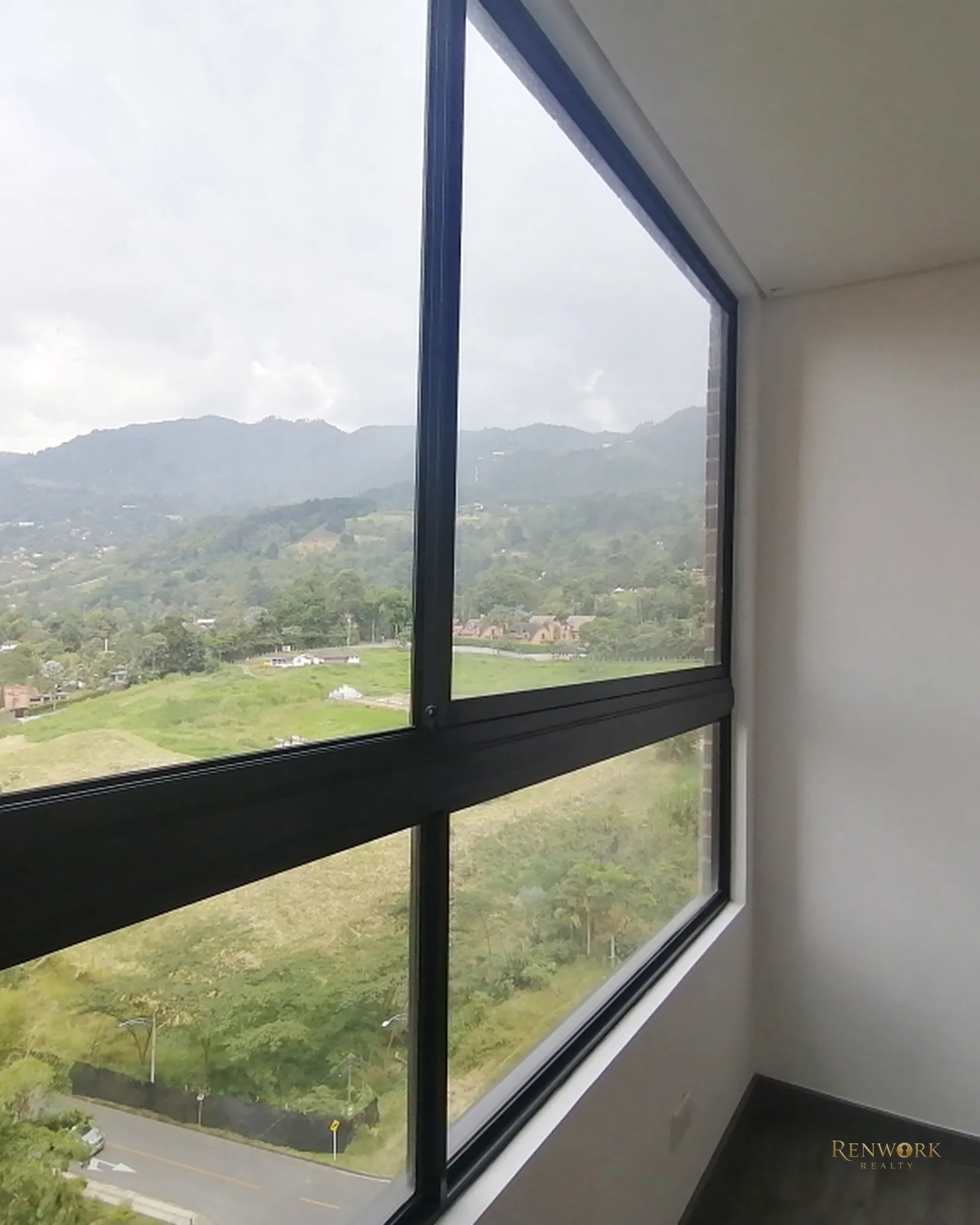 VENTA APARTAMENTO EN ENVIGADO, LOMA DE LAS BRUJAS. MODERNO. PISO ALTO · foto 11