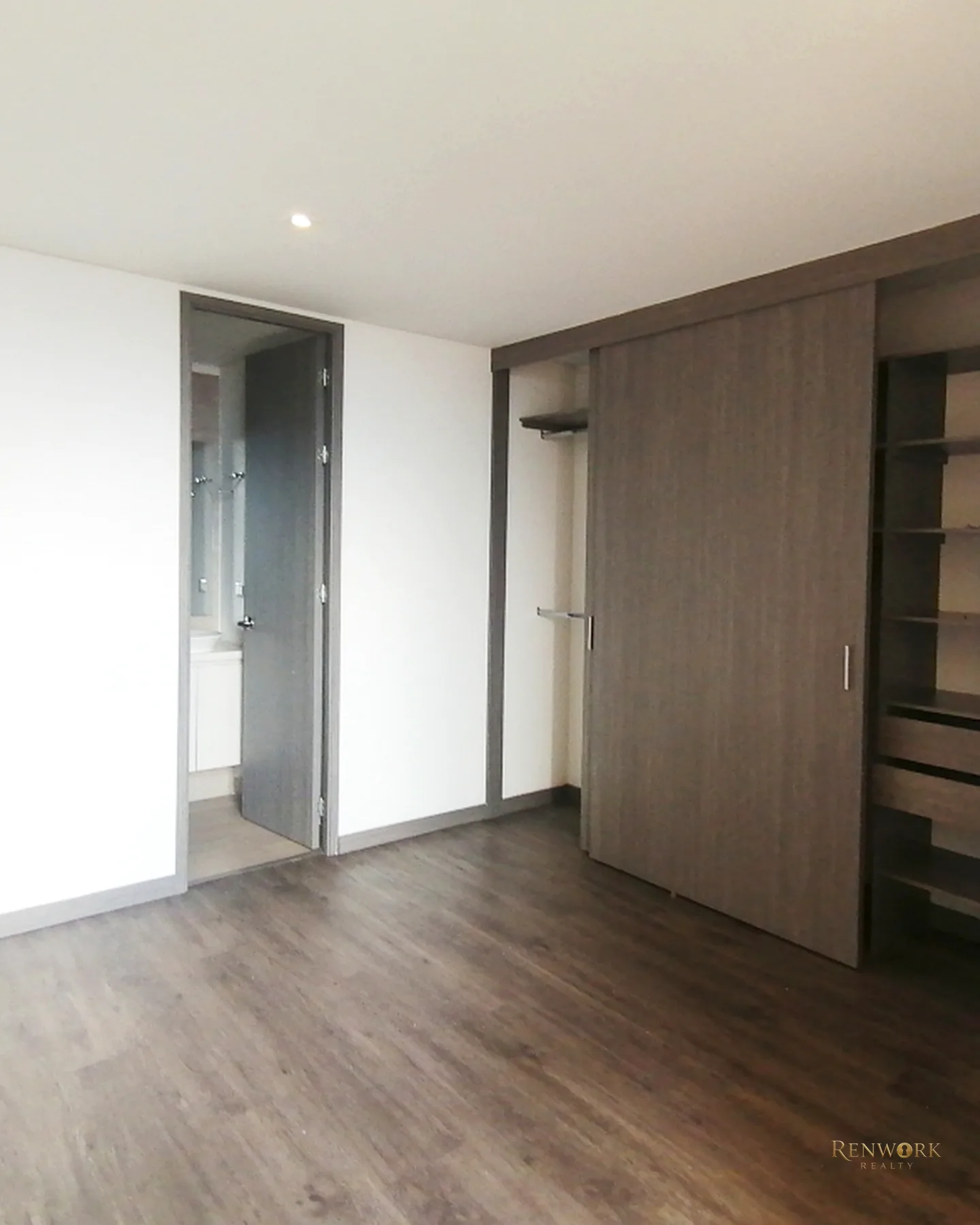 VENTA APARTAMENTO EN ENVIGADO, LOMA DE LAS BRUJAS. MODERNO. PISO ALTO · foto 10