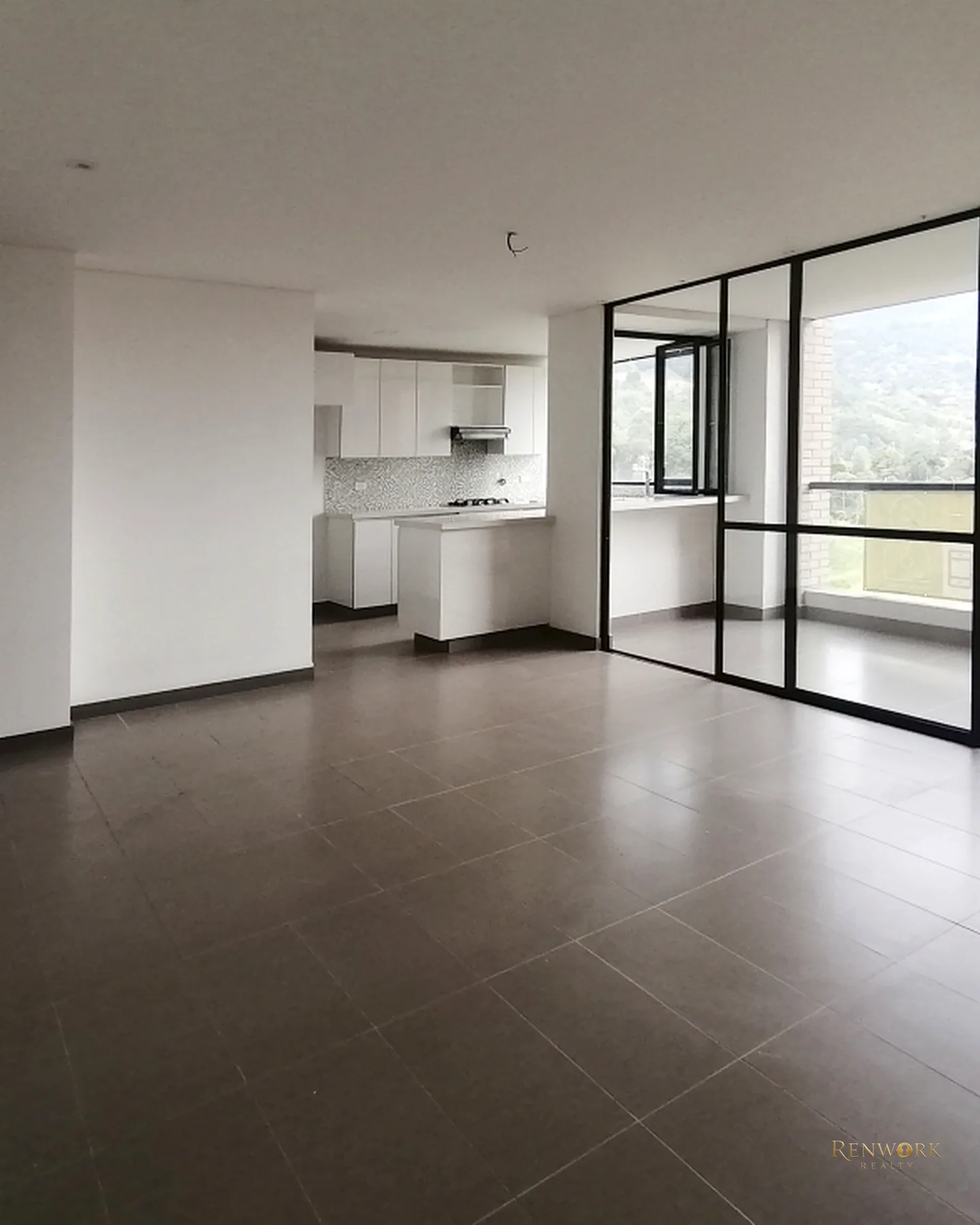 VENTA APARTAMENTO EN ENVIGADO, LOMA DE LAS BRUJAS. MODERNO. PISO ALTO · foto 1