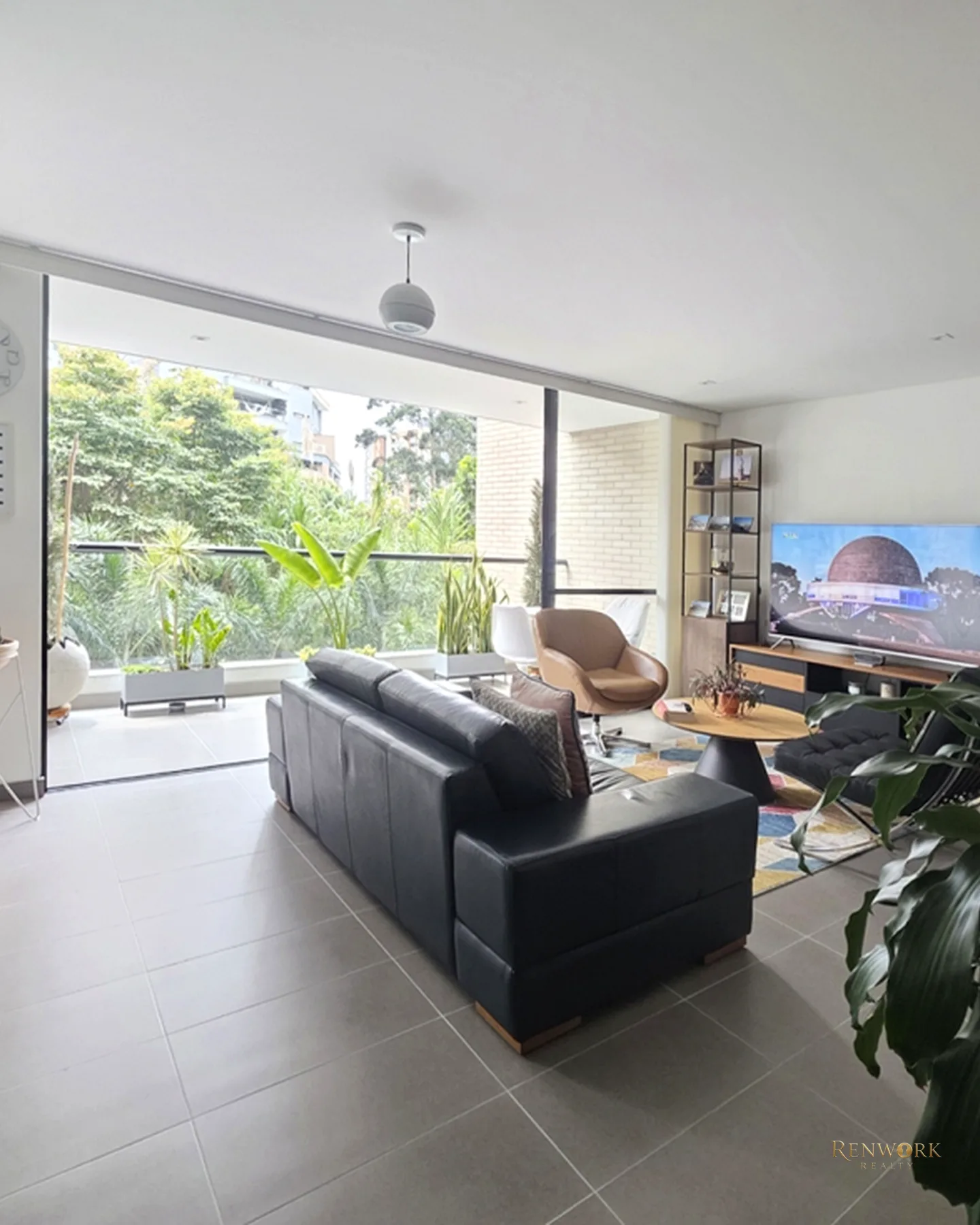 VENTA APARTAMENTO EN ENVIGADO, LOMA DE LAS BRUJAS. PISO BAJO. MODERNO · foto 2