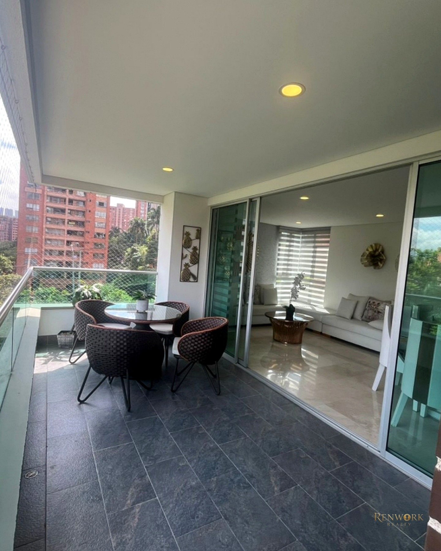 Vista de VENTA APARTAMENTO EN LOMA DE LOS PARRA, EL POBLADO. MEDELLIN