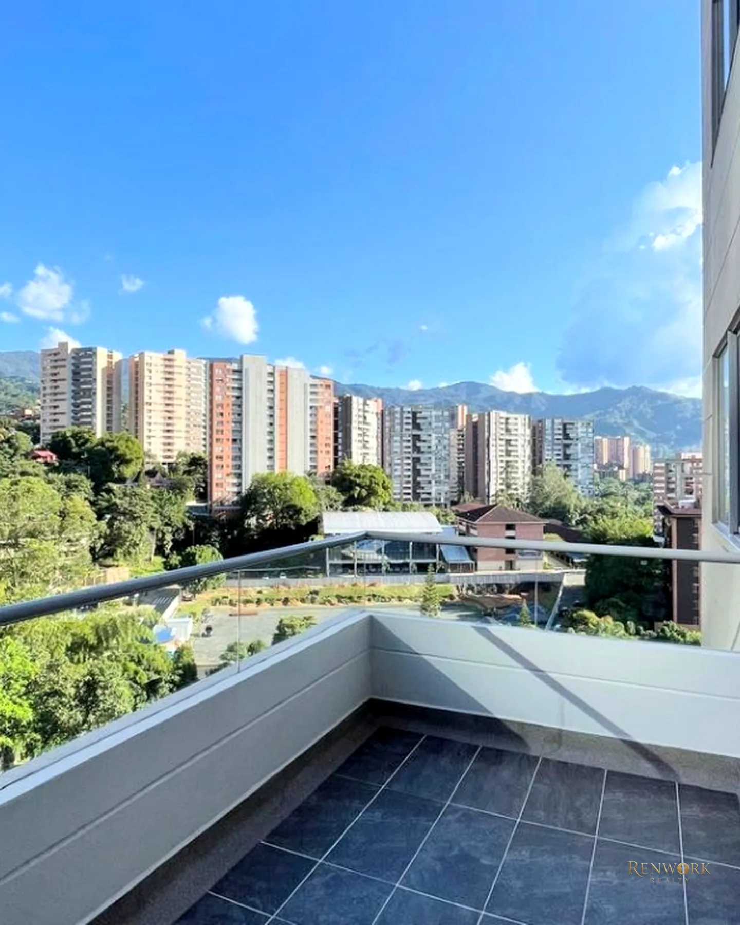 VENTA APARTAMENTO ENVIGADO LOS MESA NUEVO CON TERRAZA PRIVADA · foto 1