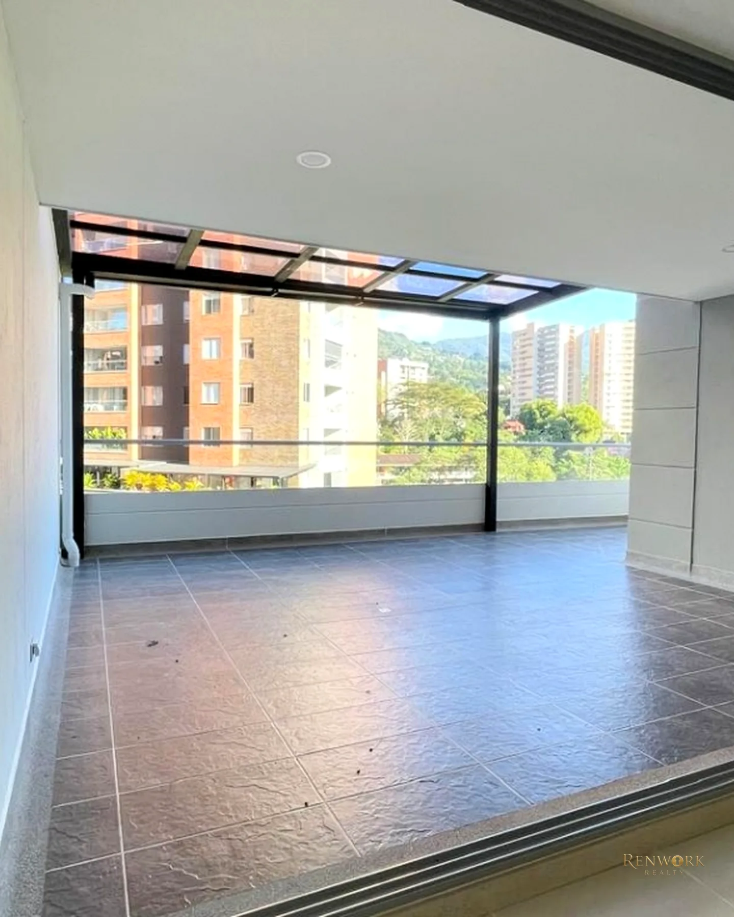 VENTA APARTAMENTO ENVIGADO LOS MESA NUEVO CON TERRAZA PRIVADA · foto 2