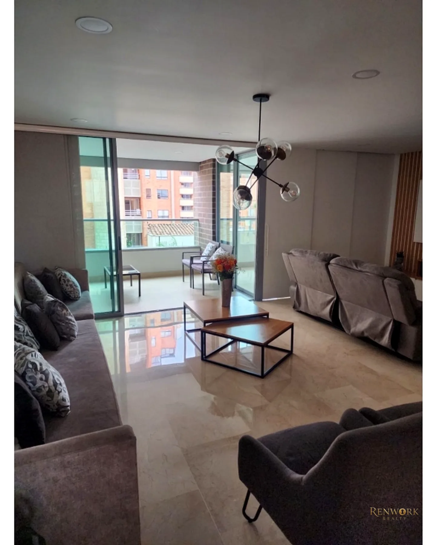 VENTA APARTAMENTO LAURELES · foto 1