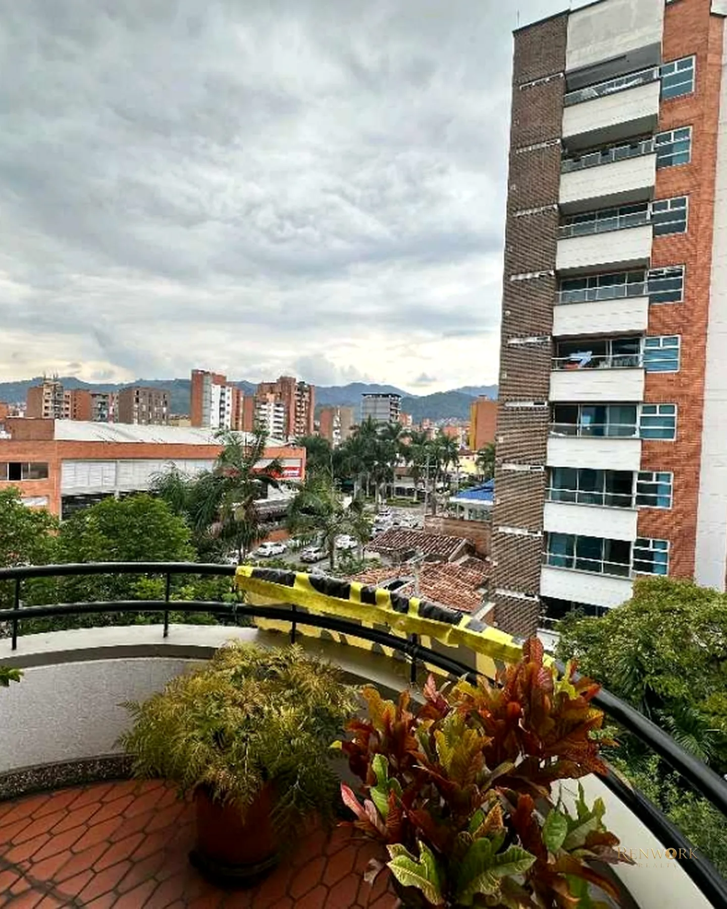 VENTA APARTAMENTO LAURELES SANTA TERESITA ESPACIOSO EXCELENTE ESTADO · foto 23
