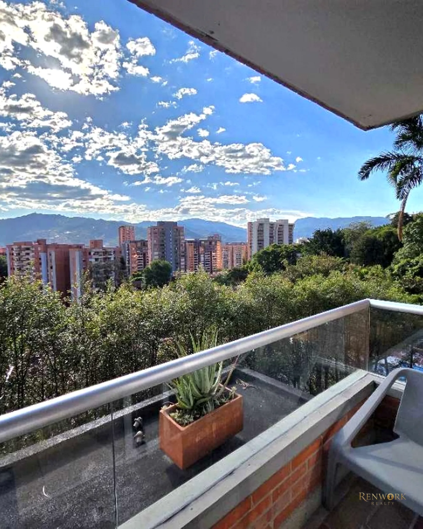 VENTA APARTAMENTO LOMA BENEDICTINOS CON TERRAZA Y BALCON 153 M2 · foto 2