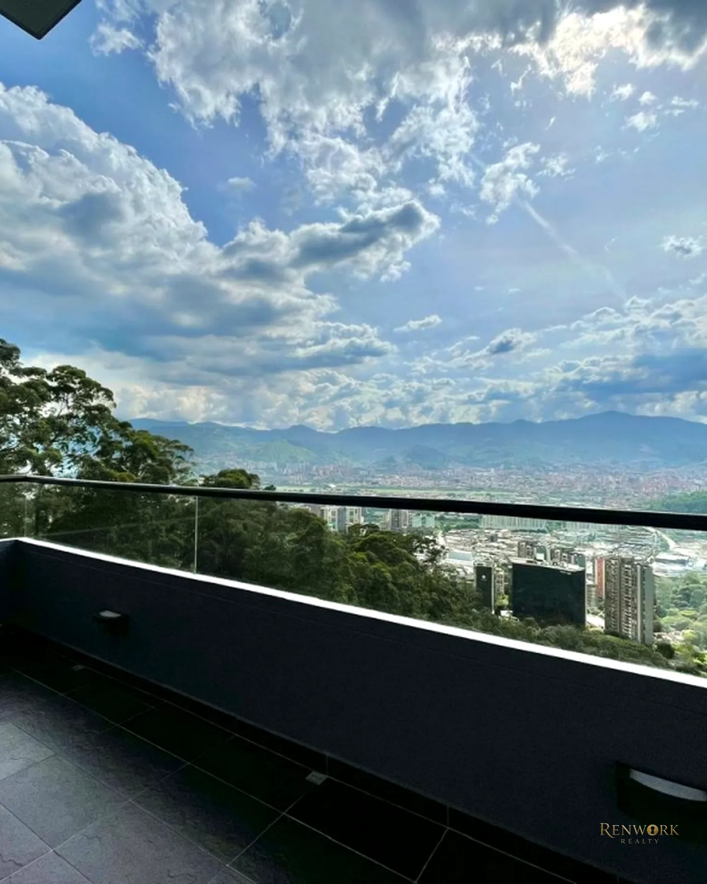 VENTA APARTAMENTO MODERNO EL POBLADO LAS PALMAS - VISTA PANORÁMICA · foto 18