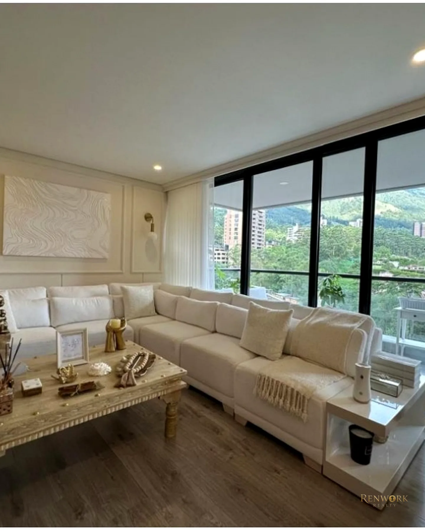 VENTA APARTAMENTO MODERNO POBLADO CERCA A PALMAS - ARRIBA DEL INTER · foto 1