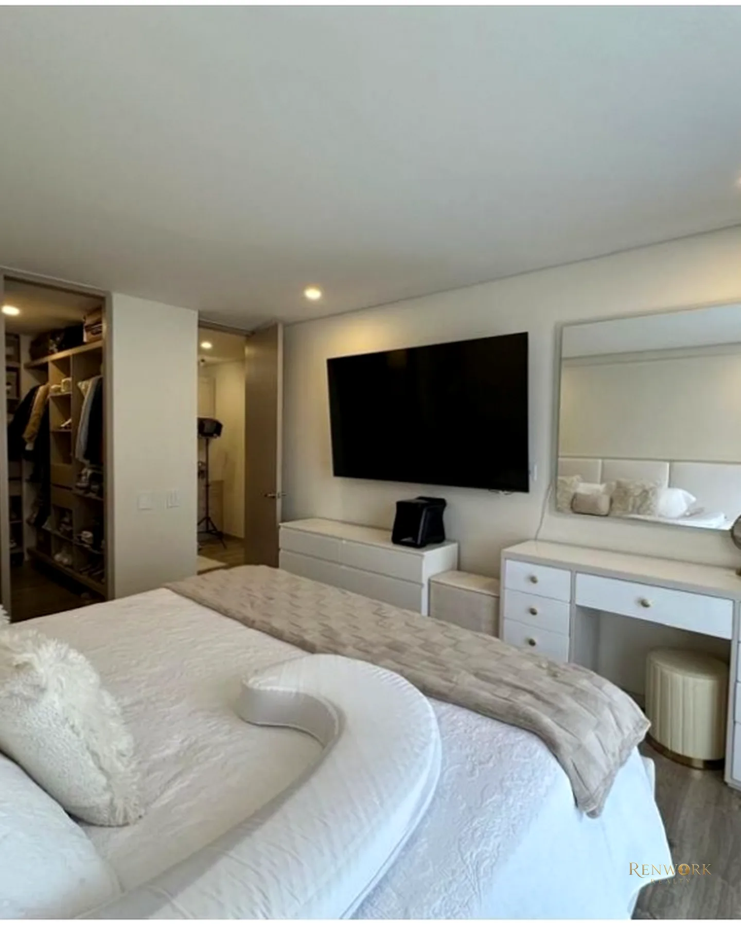VENTA APARTAMENTO MODERNO POBLADO CERCA A PALMAS - ARRIBA DEL INTER · foto 17