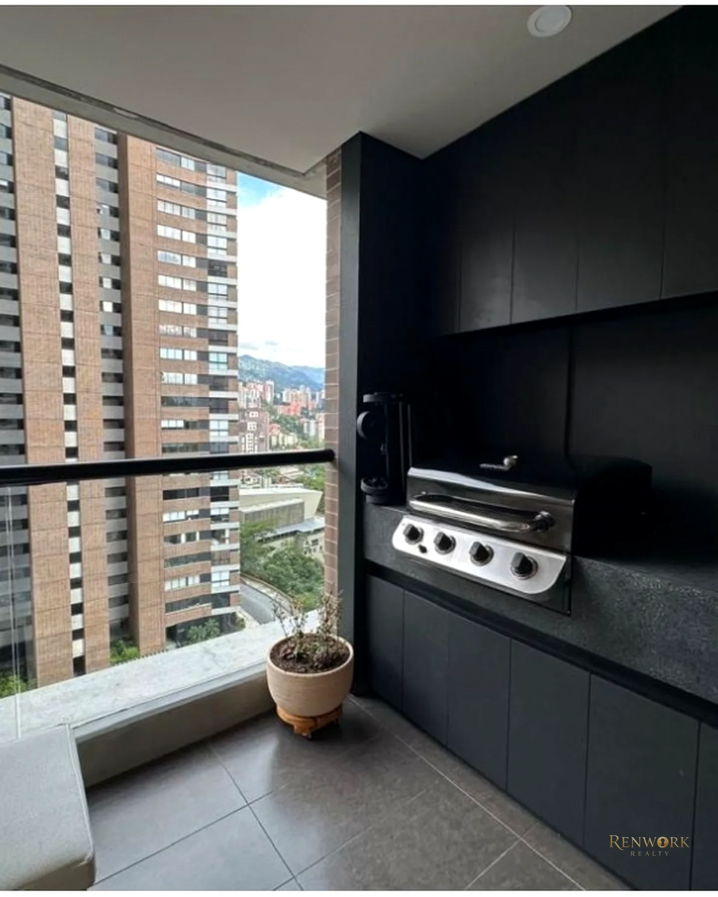 VENTA APARTAMENTO MODERNO POBLADO CERCA A PALMAS - ARRIBA DEL INTER · foto 9