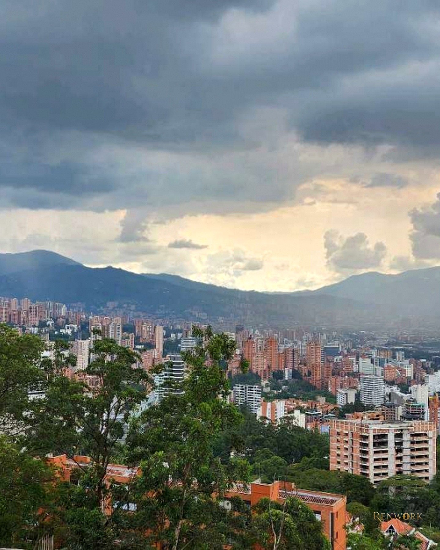 VENTA APARTAMENTO MODERNO POBLADO PALMAS BALCÓN AMPLIO Y CON VISTA · foto 3