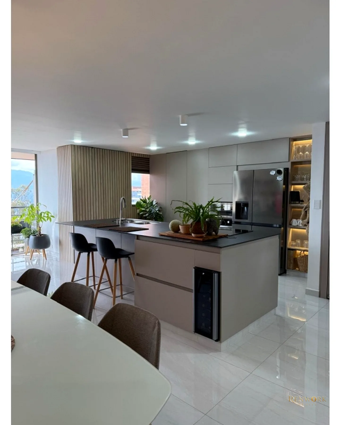 VENTA APARTAMENTO POBLADO EL TESORO · foto 3