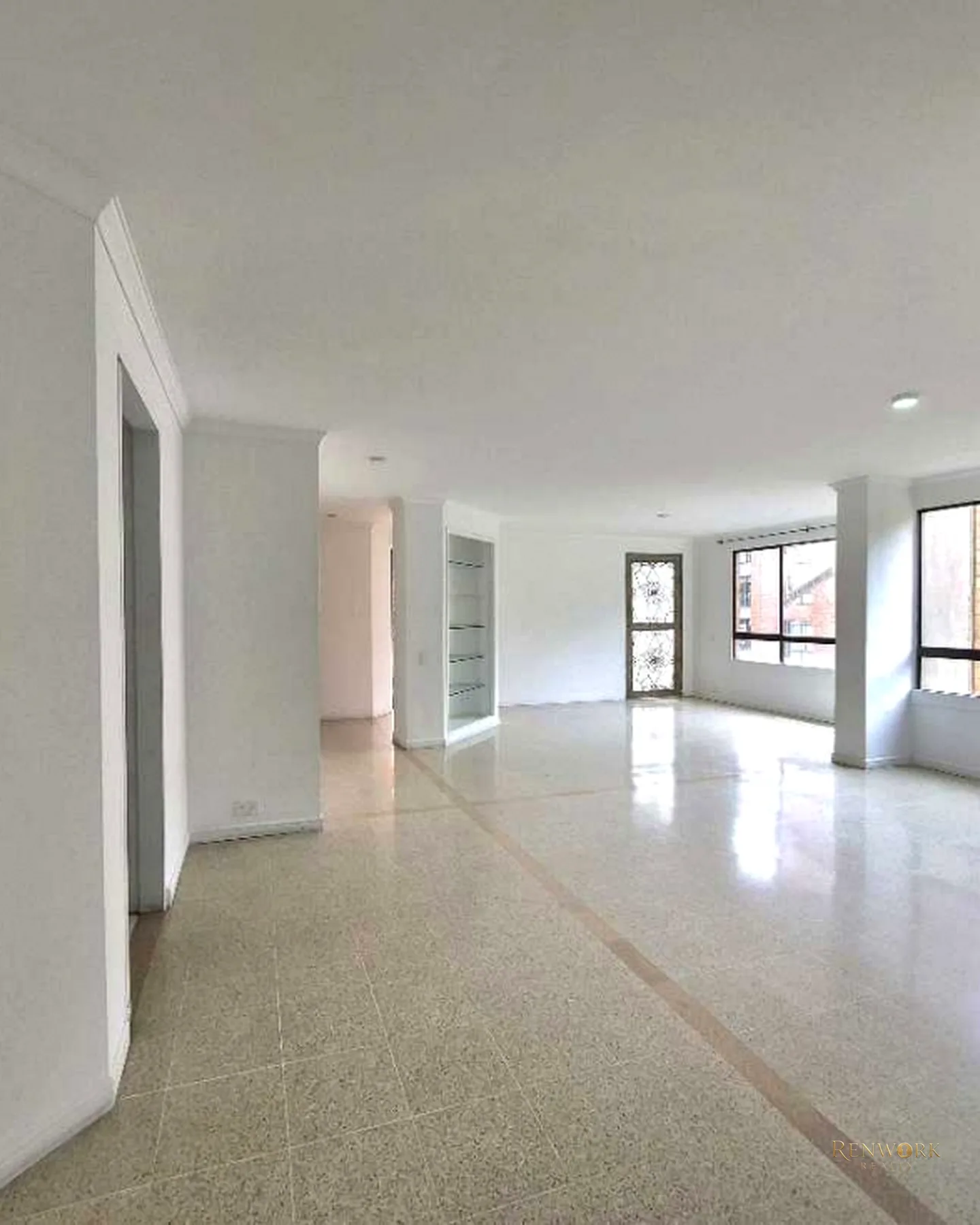 VENTA APARTAMENTO POBLADO LOMA DEL TESORO - PARA REMODELAR · foto 2