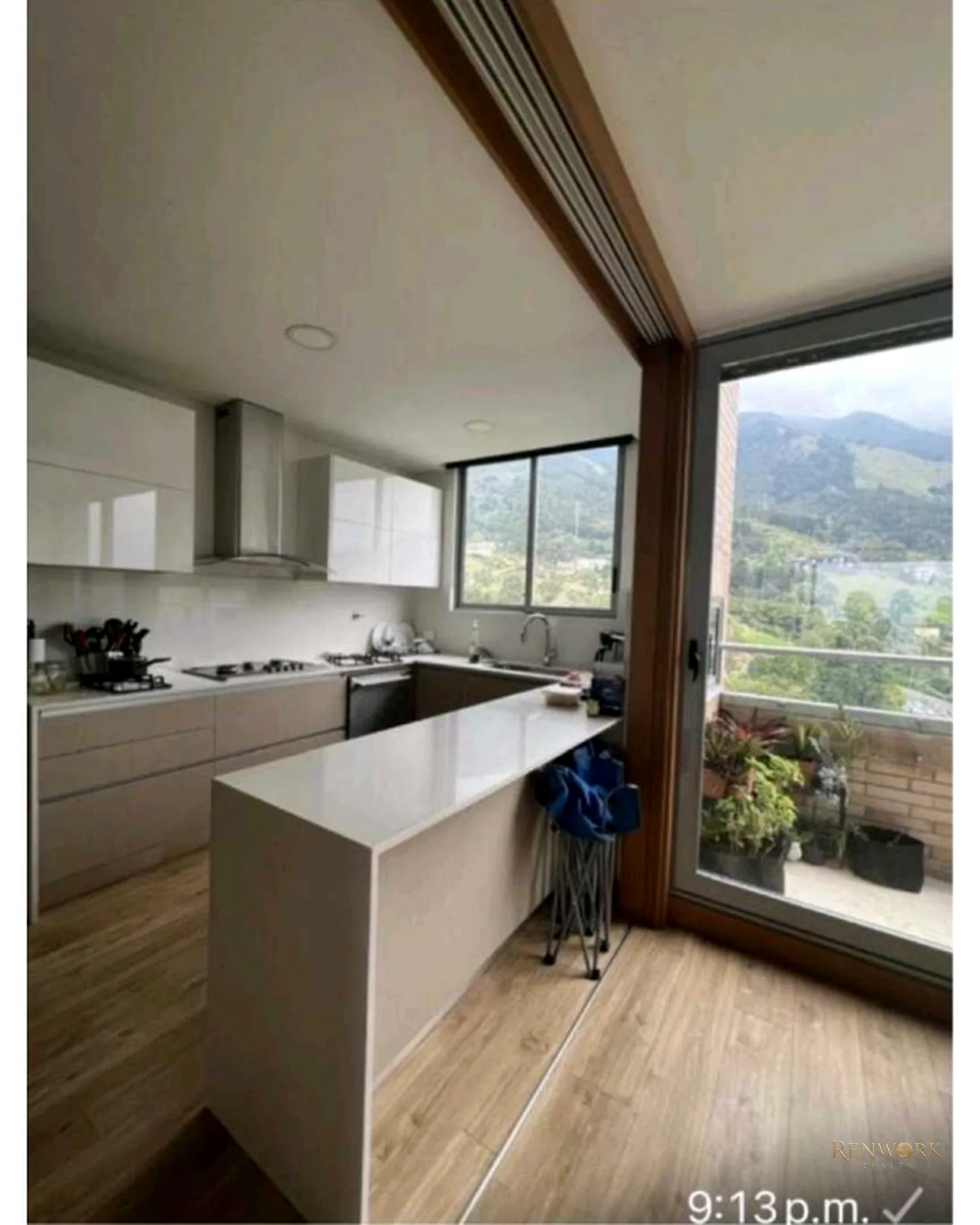 VENTA APARTAMENTO PREMIUM ALTOS DEL POBLADO VISTA ABIERTA A CIUDAD · foto 6