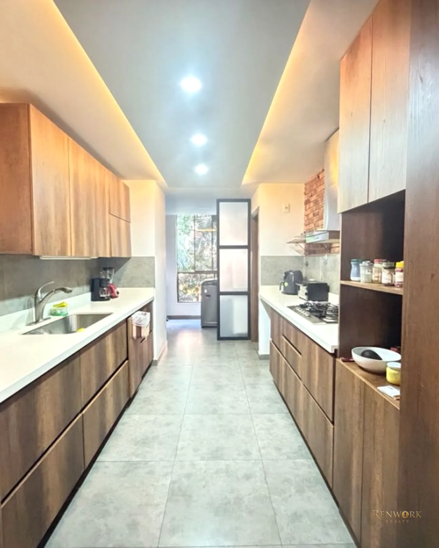 VENTA APARTAMENTO REMODELADO CERCA A PROVENZA,SIN RUIDO, SITIO TRANQUI · foto 2