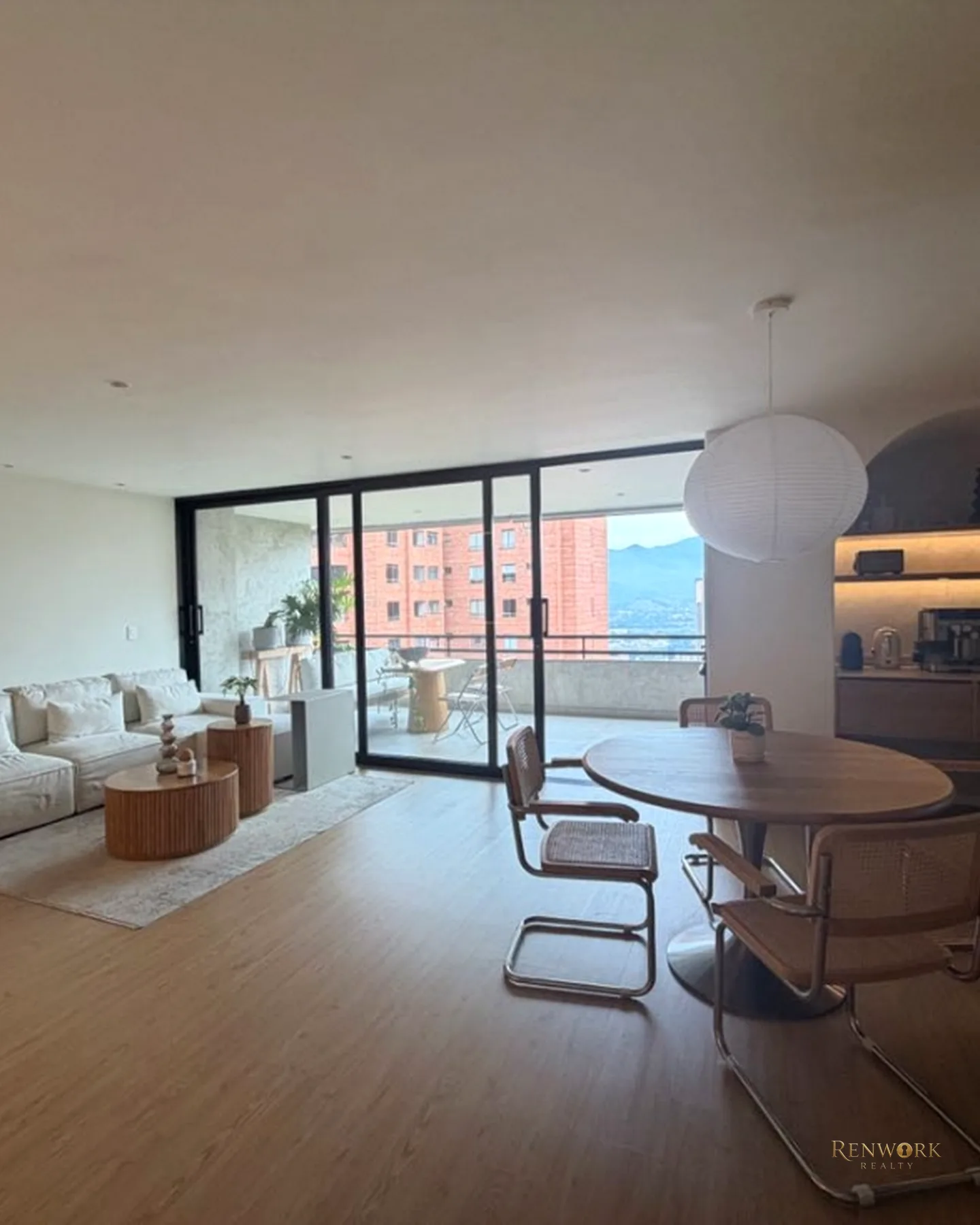 VENTA APARTAMENTO REMODELADO LOMA DEL TESORO · foto 1
